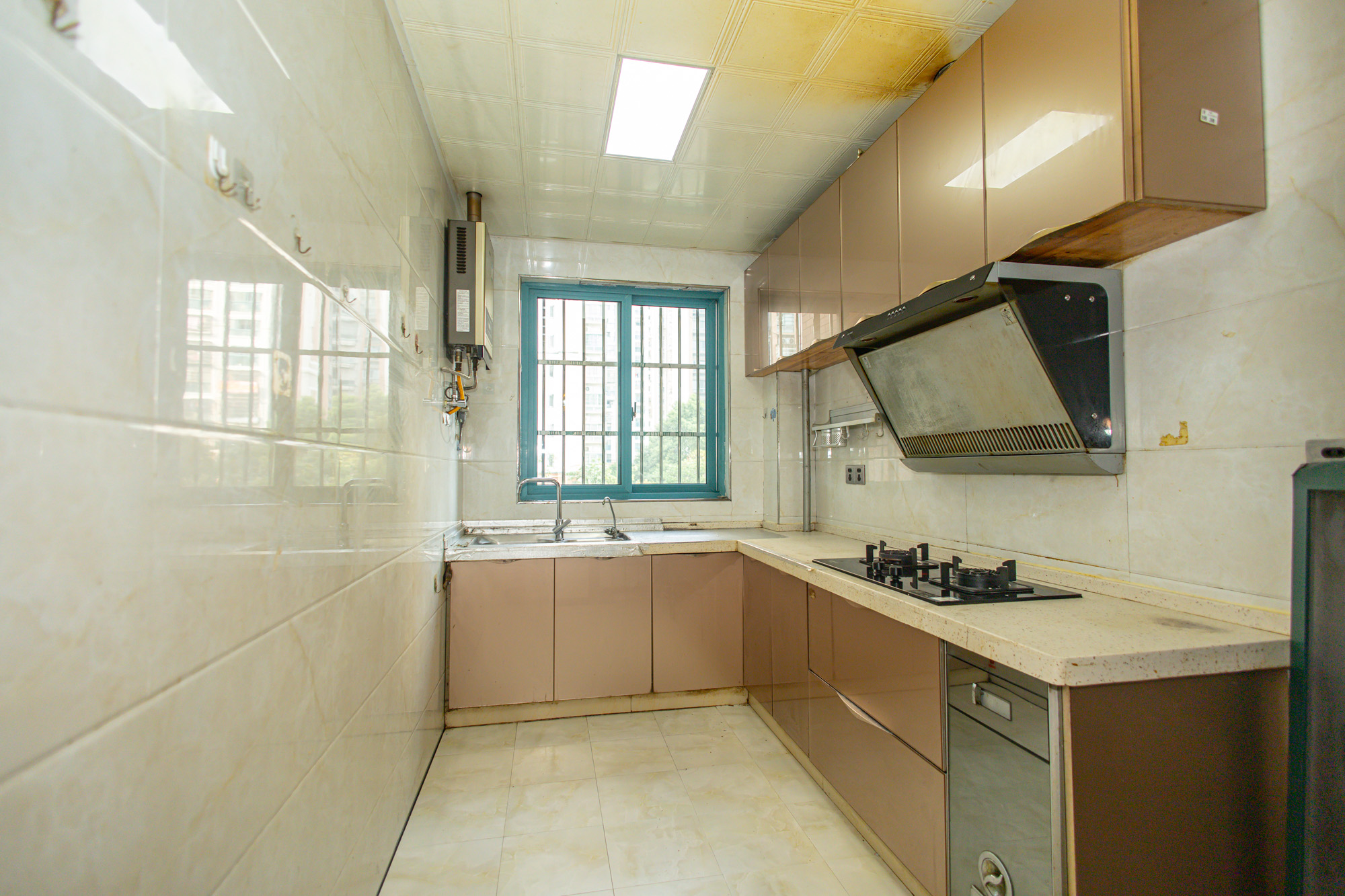 蝴蝶谷 4室2厅2卫 85.0万 蝴蝶谷 4室2厅2卫 85.0万厨房