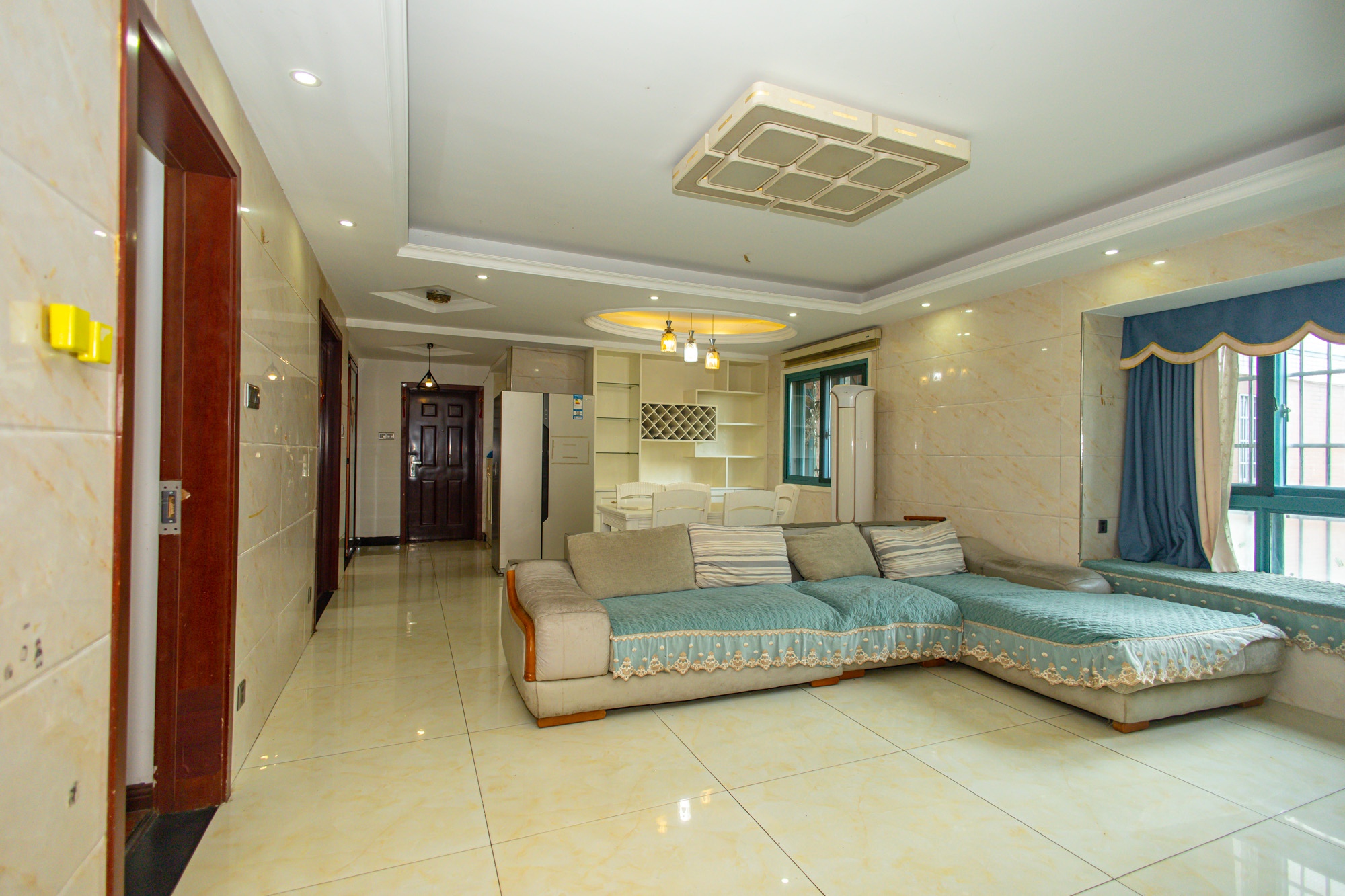 蝴蝶谷 4室2厅2卫 85.0万 蝴蝶谷 4室2厅2卫 85.0万客厅