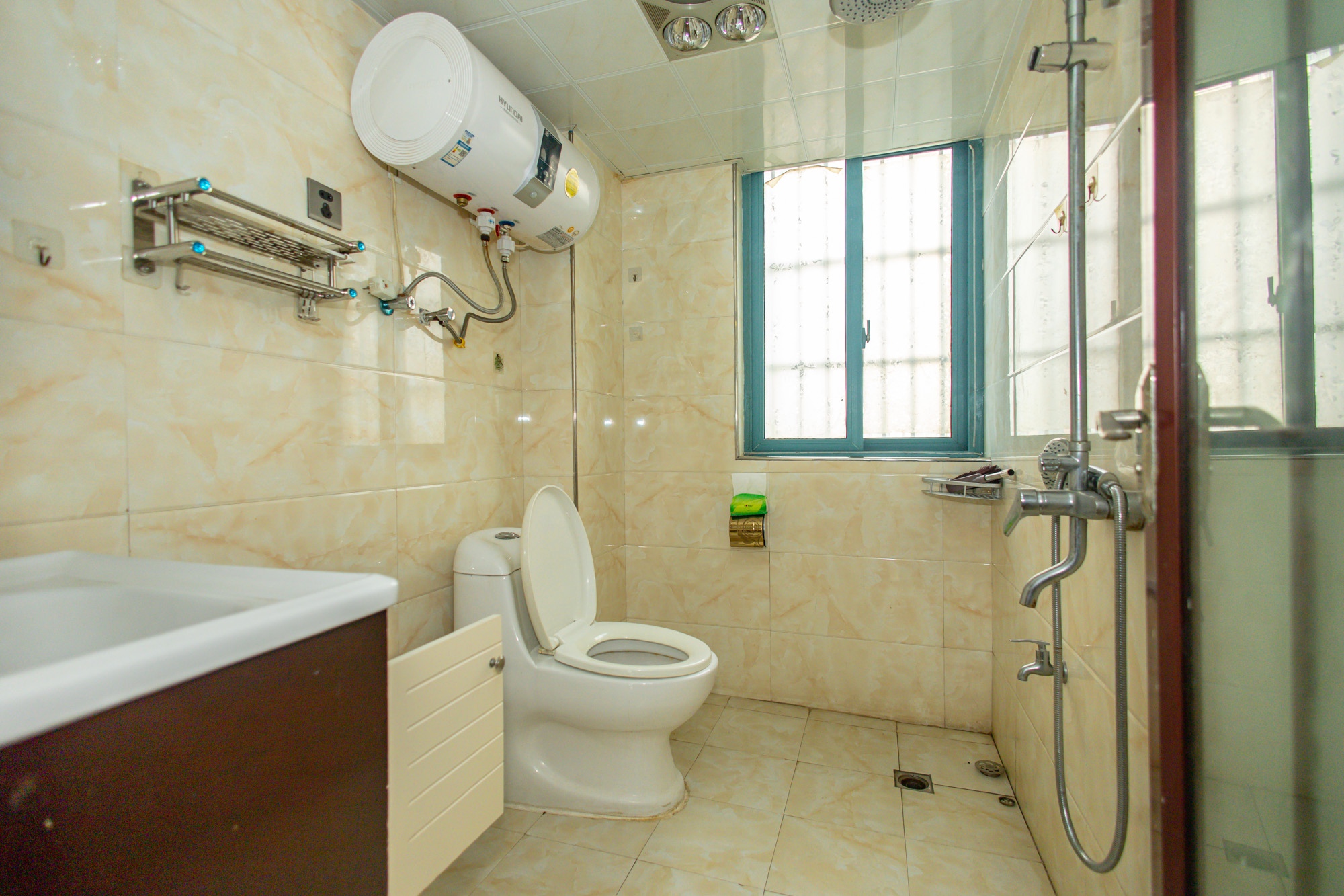 蝴蝶谷 4室2厅2卫 85.0万 蝴蝶谷 4室2厅2卫 85.0万卫生间