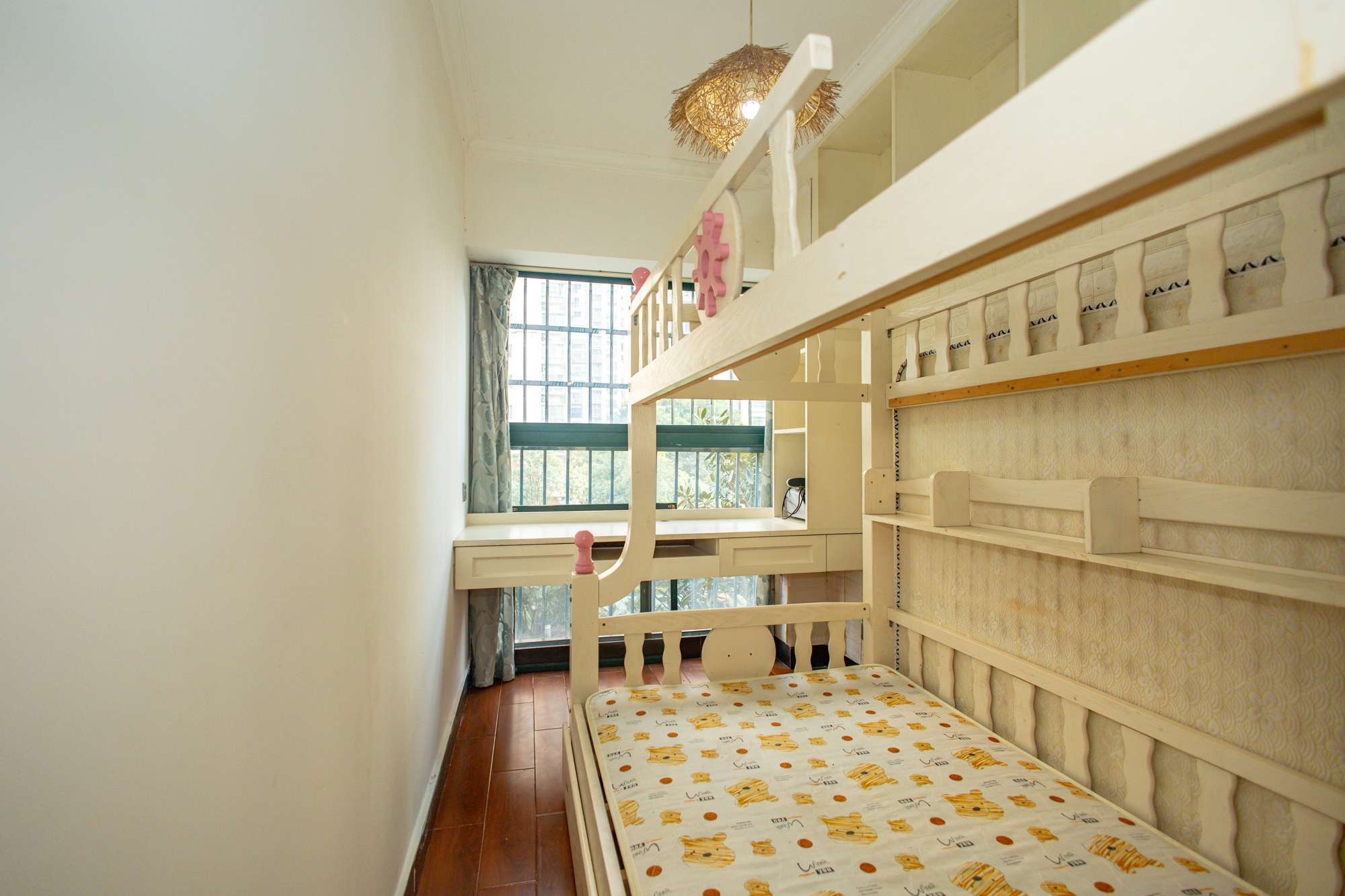 蝴蝶谷 4室2厅2卫 85.0万 蝴蝶谷 4室2厅2卫 85.0万卧室