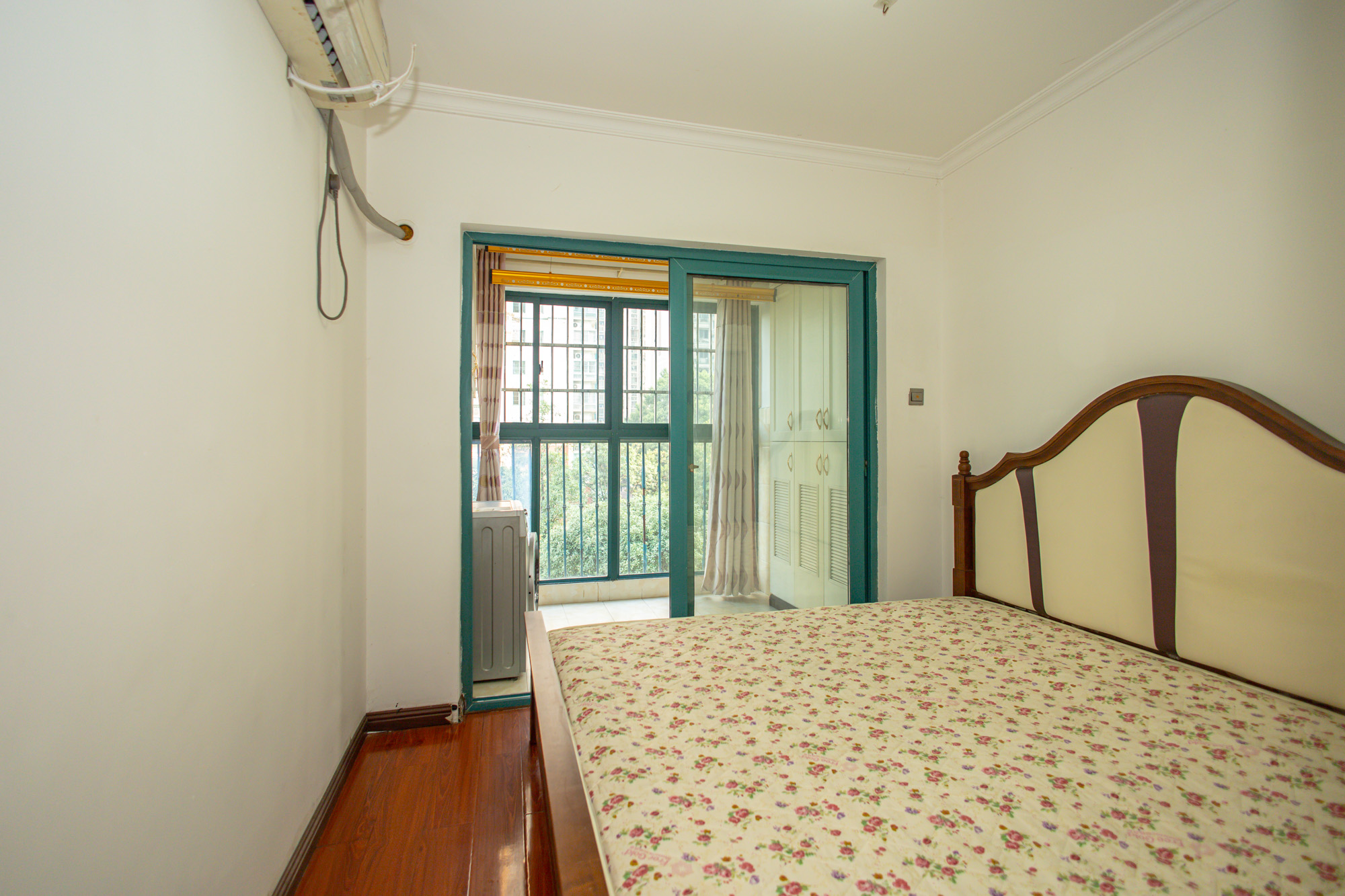 蝴蝶谷 4室2厅2卫 85.0万 蝴蝶谷 4室2厅2卫 85.0万卧室