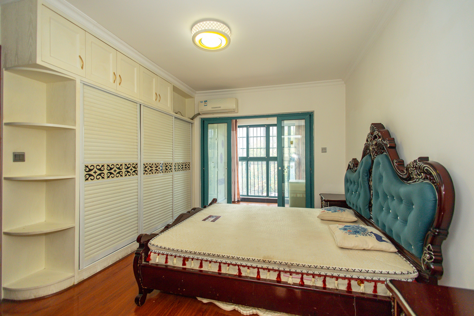 蝴蝶谷 4室2厅2卫 85.0万 蝴蝶谷 4室2厅2卫 85.0万卧室