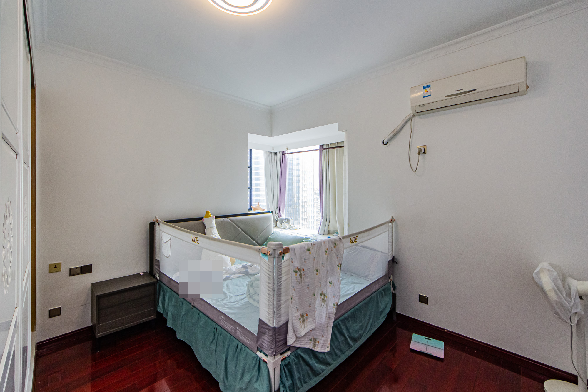 滨江君悦香邸  3室2厅2卫    130.0万卧室