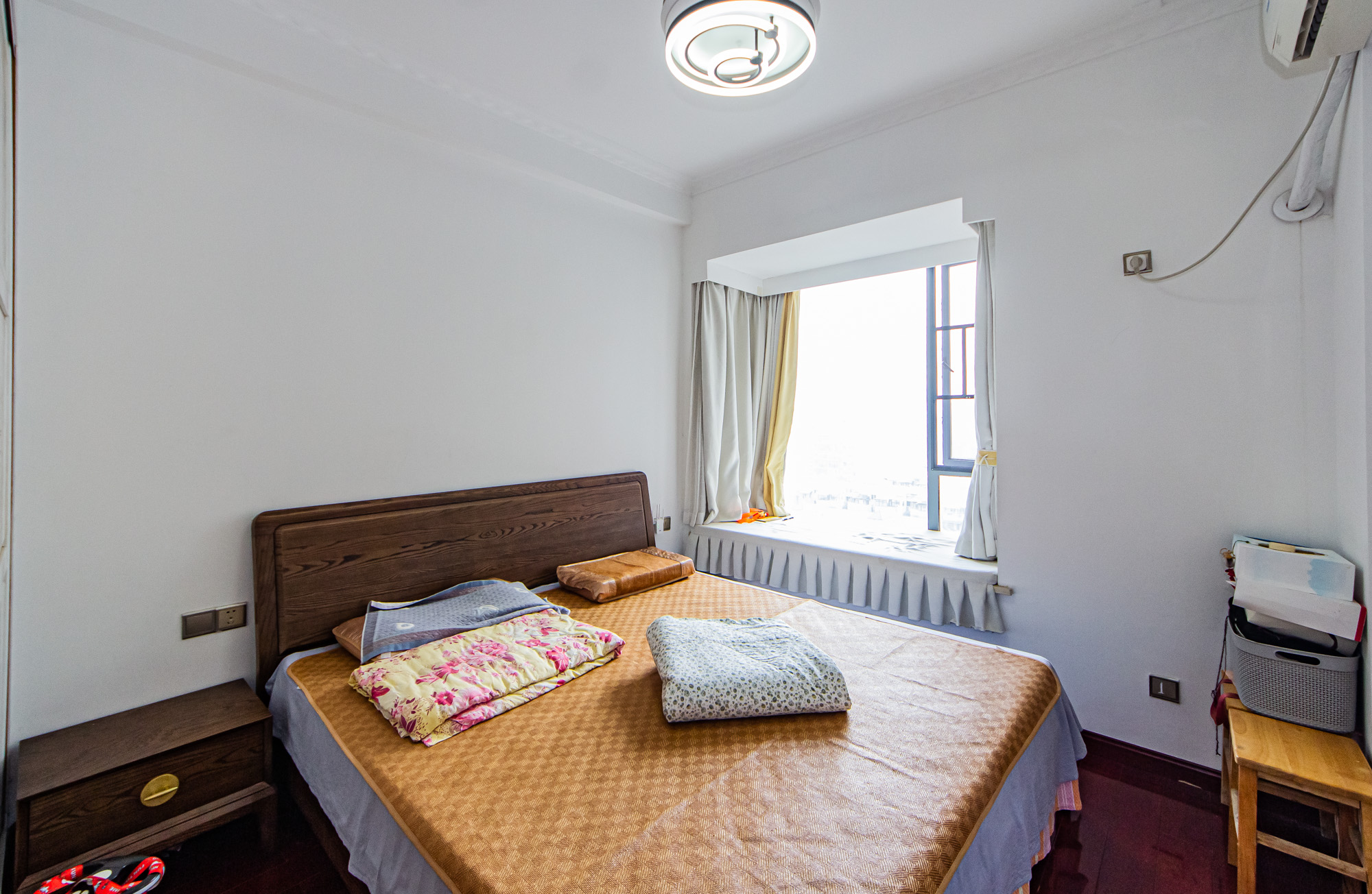 滨江君悦香邸 3室2厅2卫 130.0万 滨江君悦香邸 3室2厅2卫 130.0万卧室