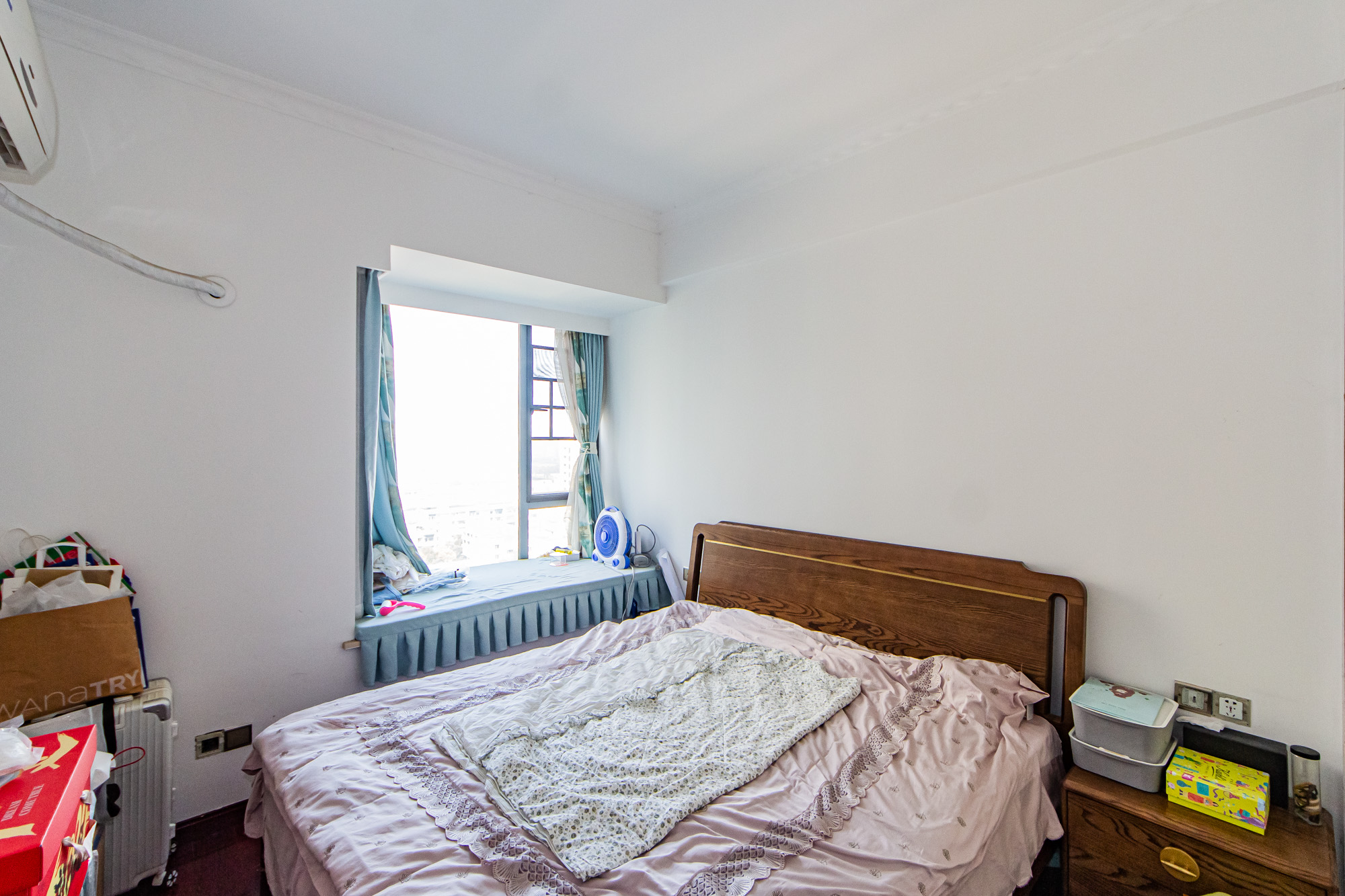 滨江君悦香邸  3室2厅2卫    130.0万卧室