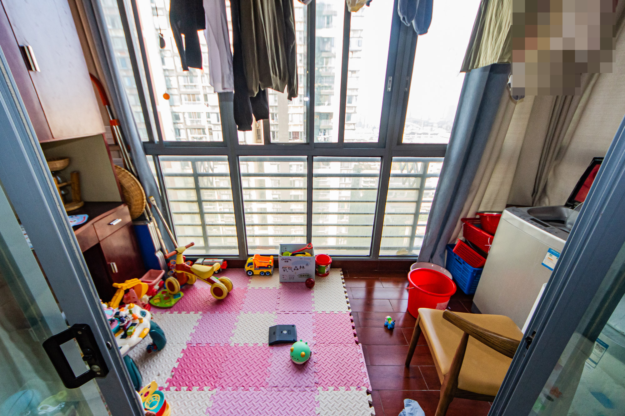 滨江君悦香邸  3室2厅2卫    130.0万阳台