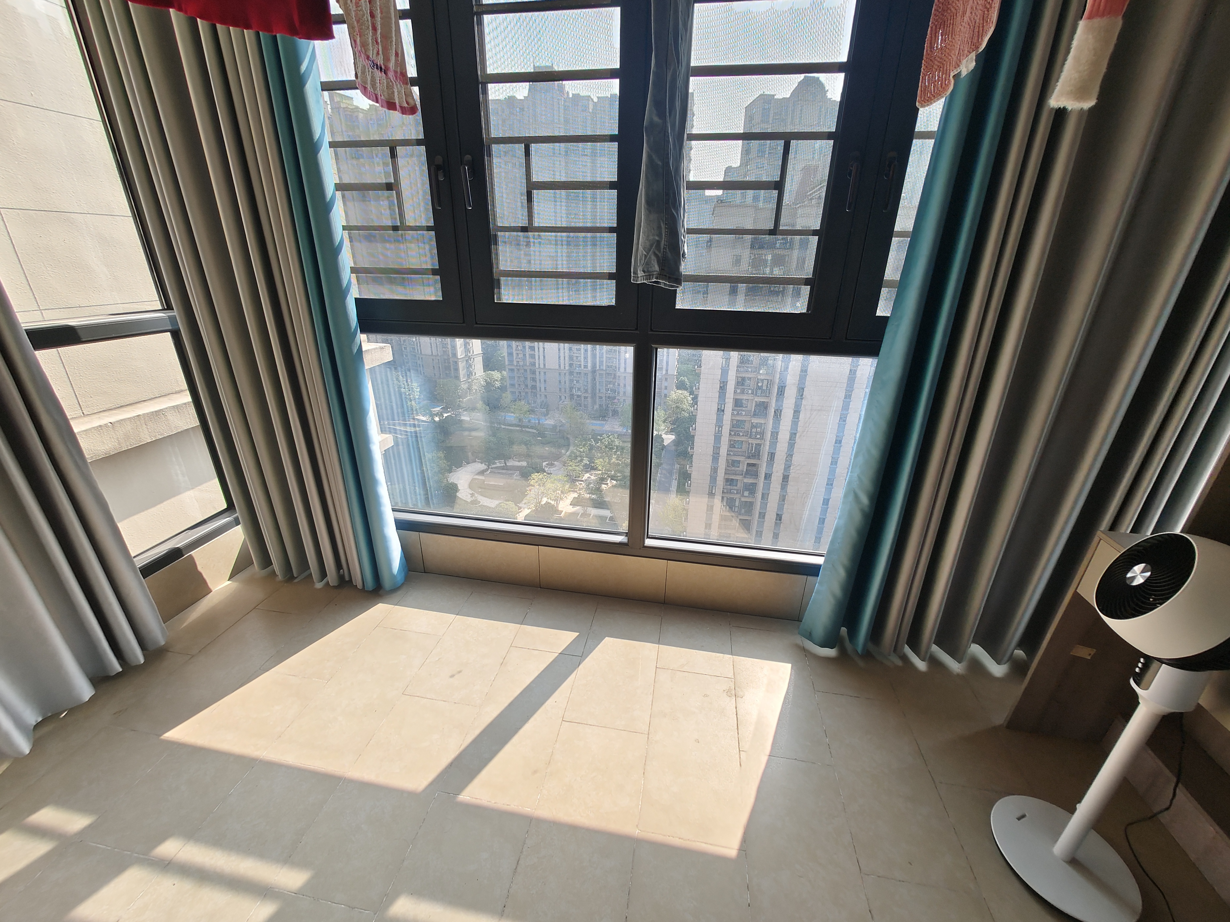 恒大华府  3室2厅2卫    150.0万 恒大华府  3室2厅2卫    150.0万室内图