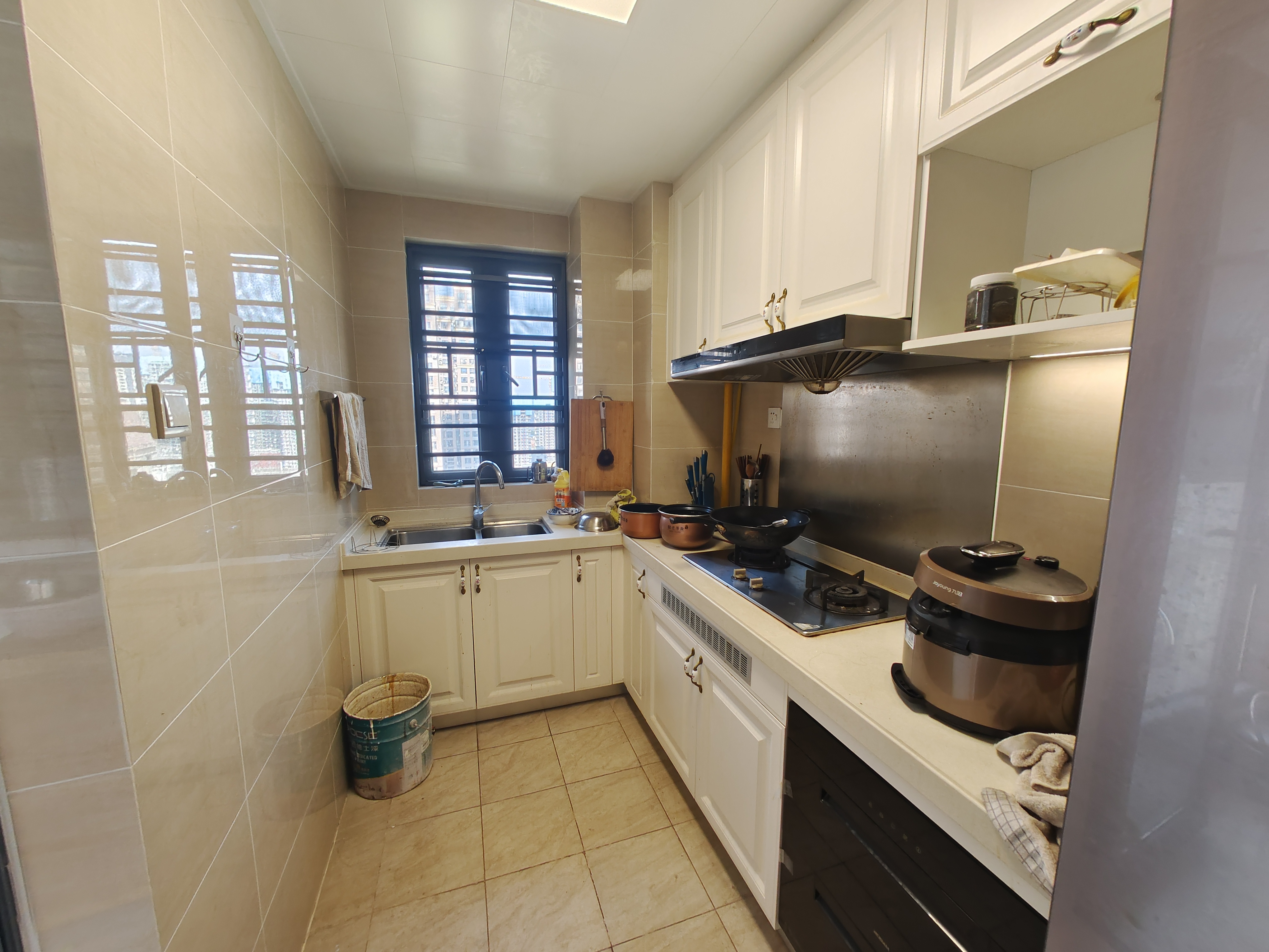 恒大华府  3室2厅2卫    150.0万 恒大华府  3室2厅2卫    150.0万室内图