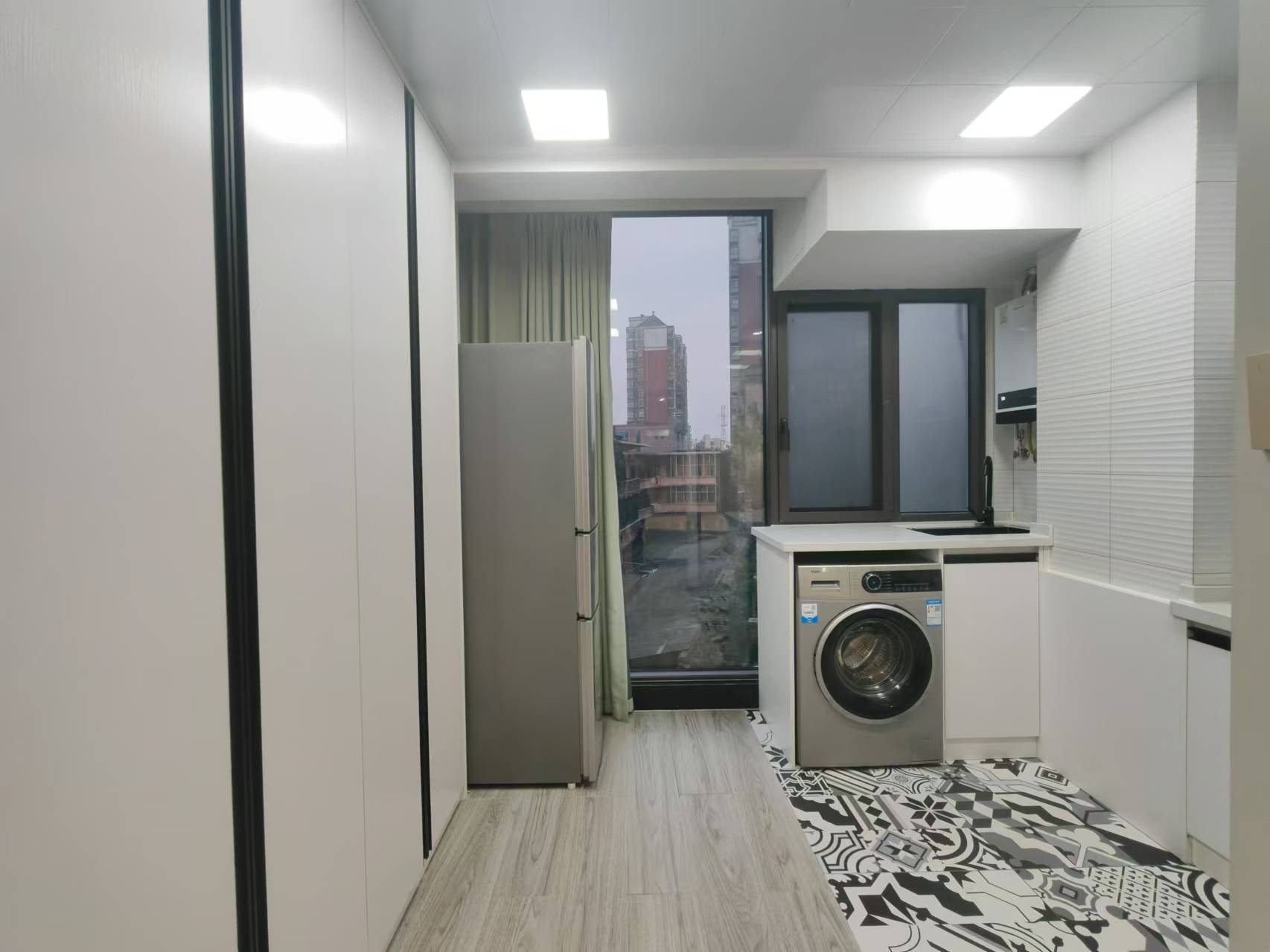 保利香槟国际  1室1厅1卫    1300.0元/月 保利香槟国际  1室1厅1卫    1300.0元/月