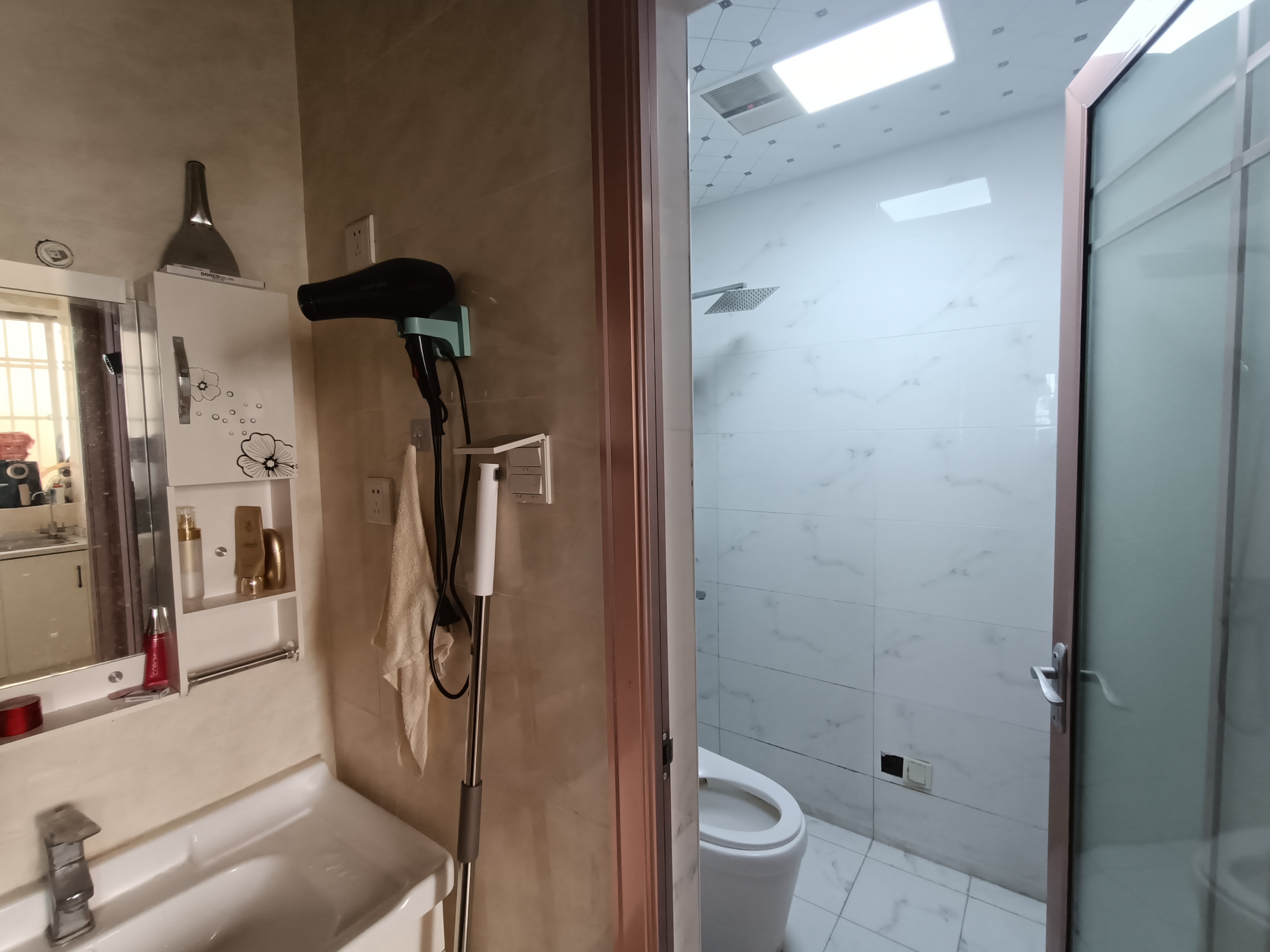 东城商业广场(东成) 2室1厅1卫 2000.0元/月 东城商业广场(东成) 2室1厅1卫 2000.0元/月室内图