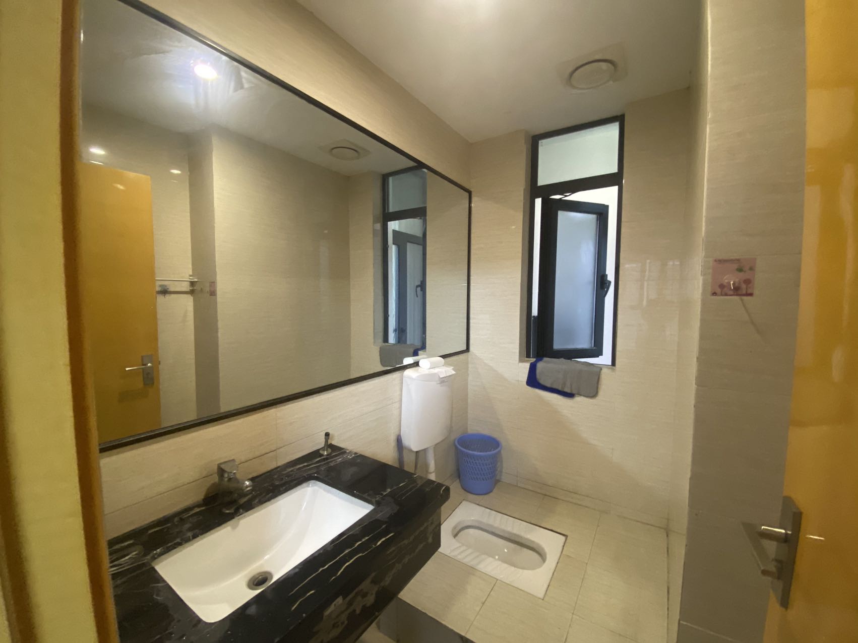 德思勤城市广场(宝格丽公寓) 3室1厅1卫 4000.0元/月 德思勤城市广场(宝格丽公寓) 3室1厅1卫 4000.0元/月室内图