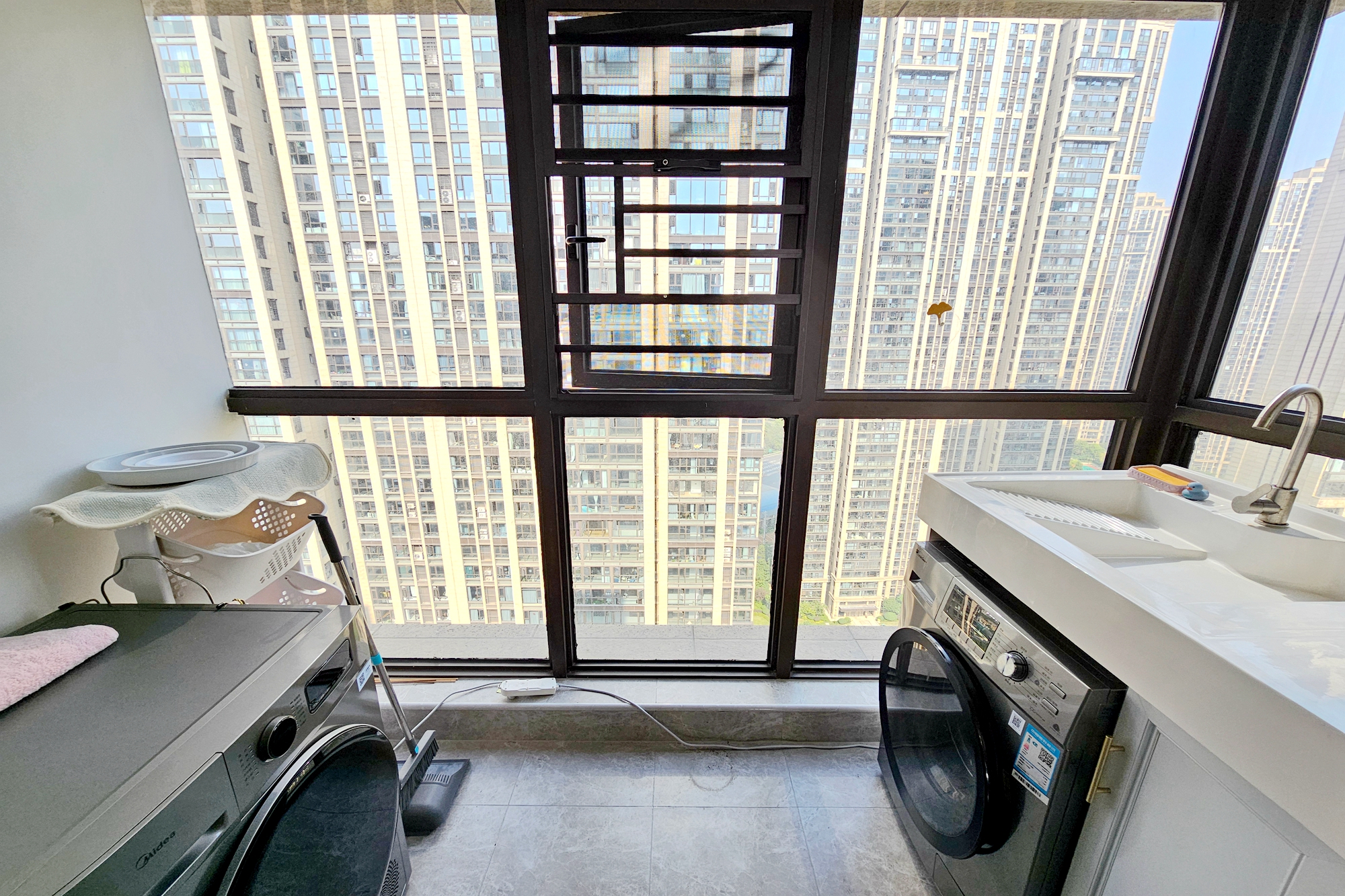 明昇壹城（明昇时代广场）二期  4室2厅2卫   272.00万阳台