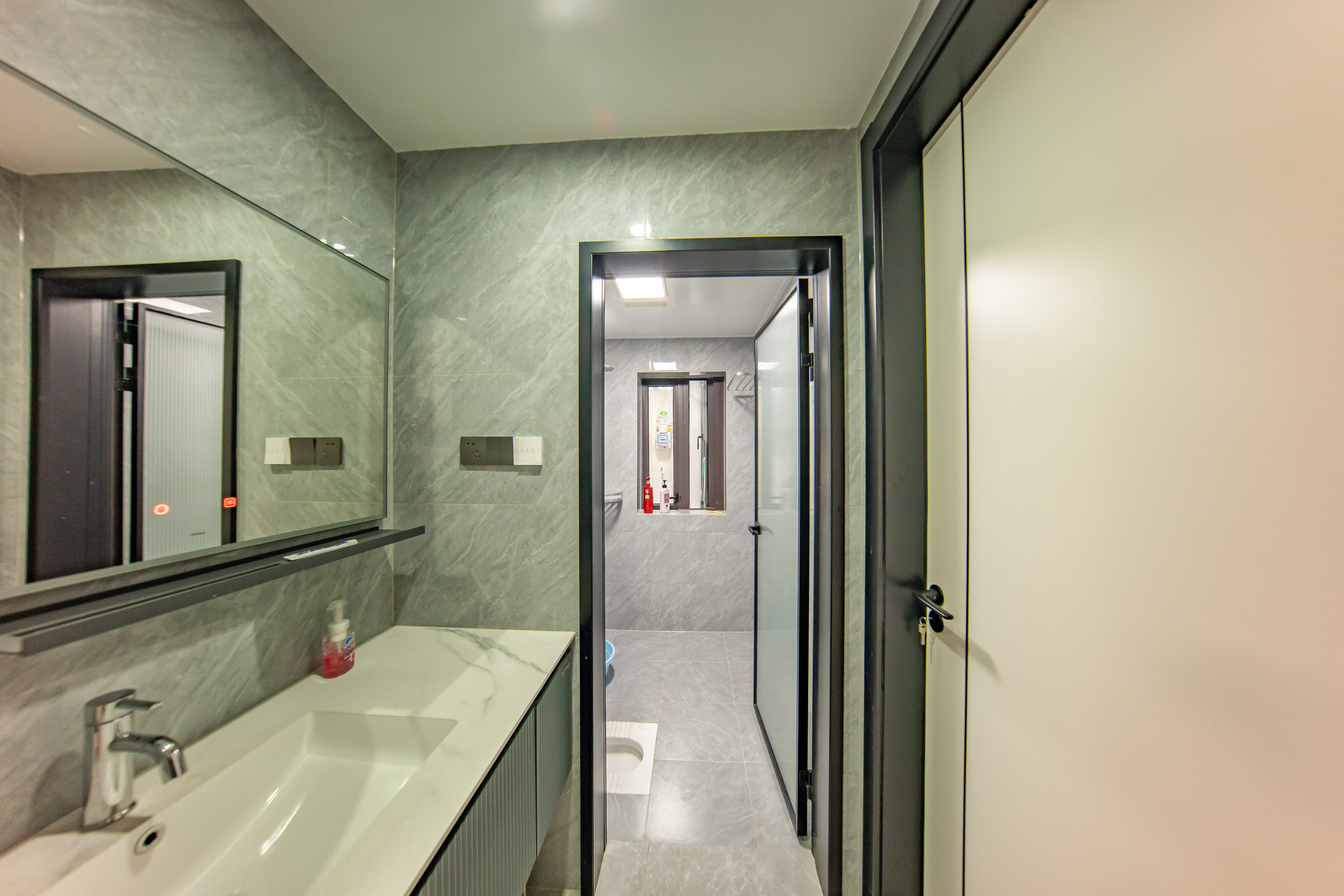 蔷薇国际 3室2厅2卫 92.0万 蔷薇国际 3室2厅2卫 92.0万卫生间