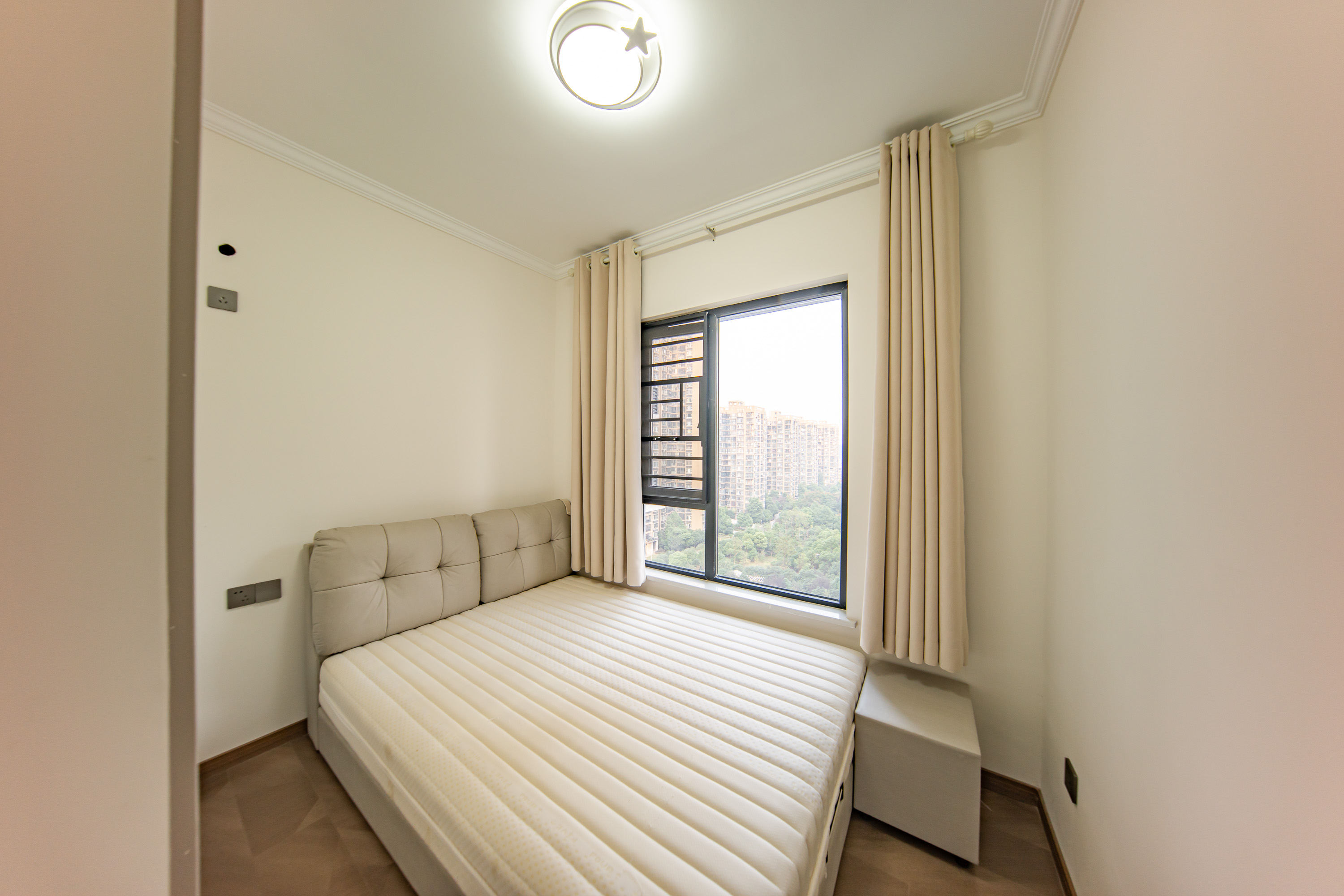 蔷薇国际 3室2厅2卫 92.0万 蔷薇国际 3室2厅2卫 92.0万卧室