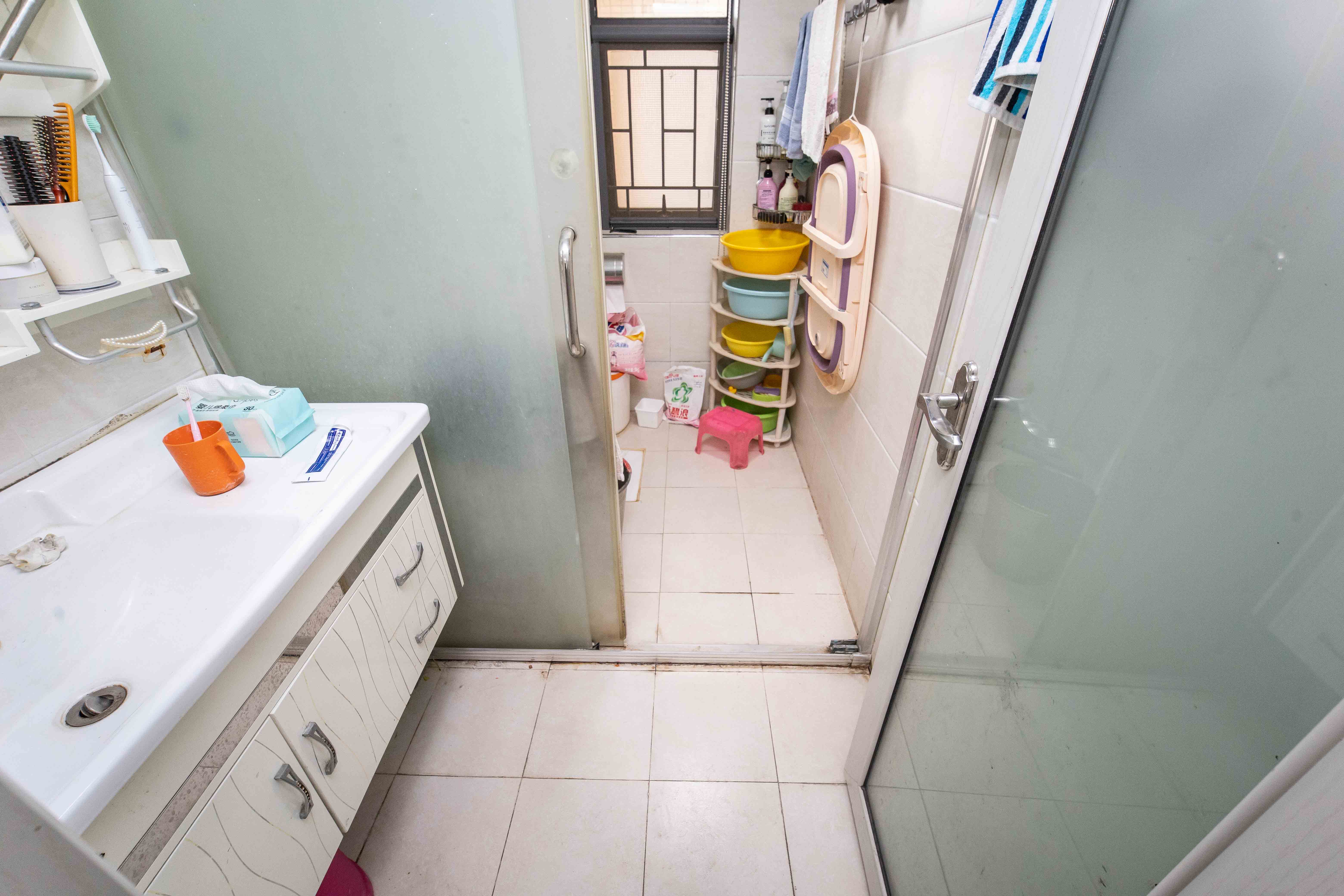 鸿基橄榄君庭 3室2厅1卫 79.0万 鸿基橄榄君庭 3室2厅1卫 79.0万卫生间