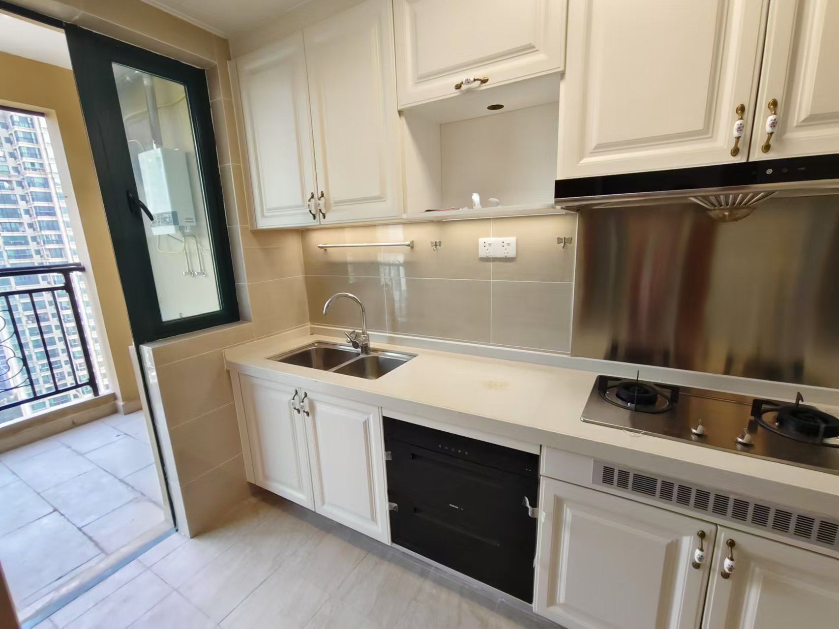 恒大绿洲 3室2厅2卫 2200.0元/月 恒大绿洲 3室2厅2卫 2200.0元/月室内图