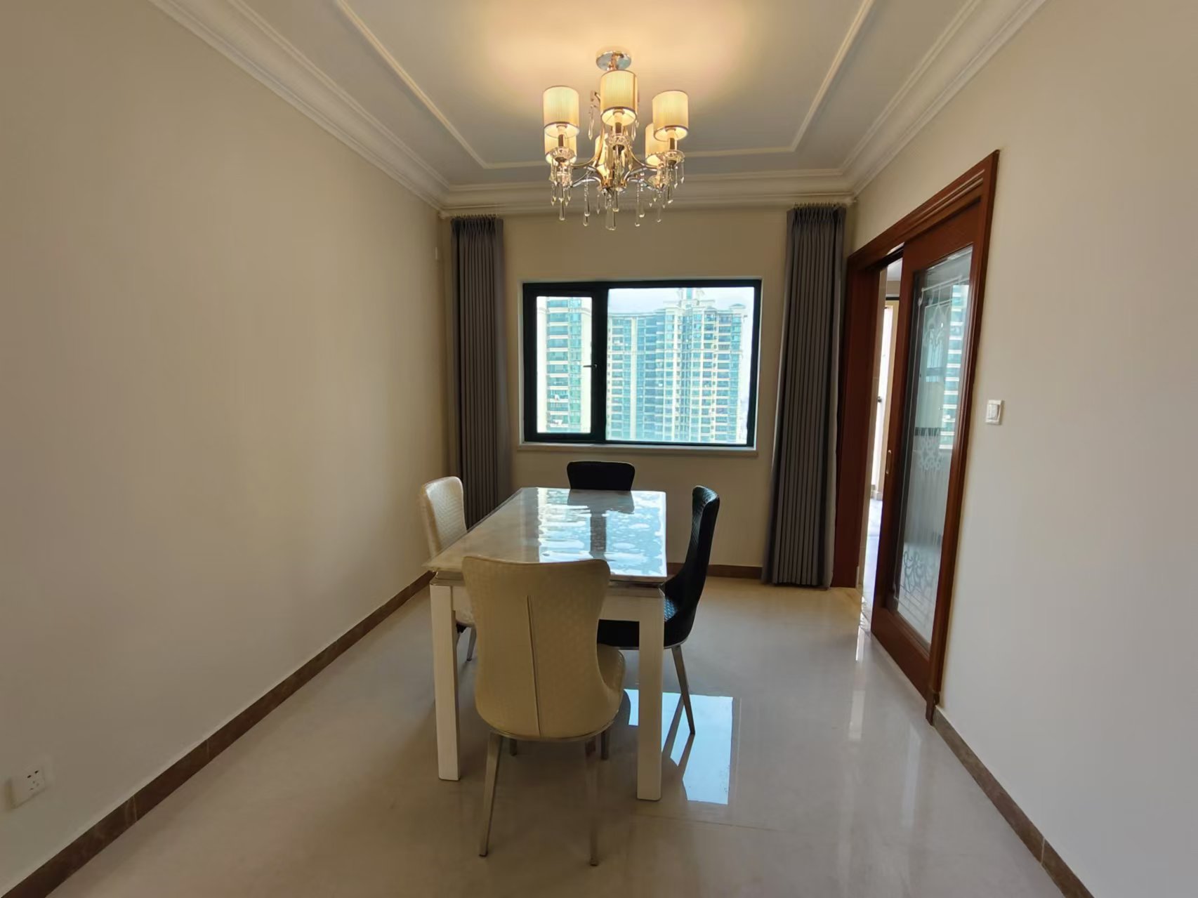 恒大绿洲 3室2厅2卫 2200.0元/月 恒大绿洲 3室2厅2卫 2200.0元/月室内图