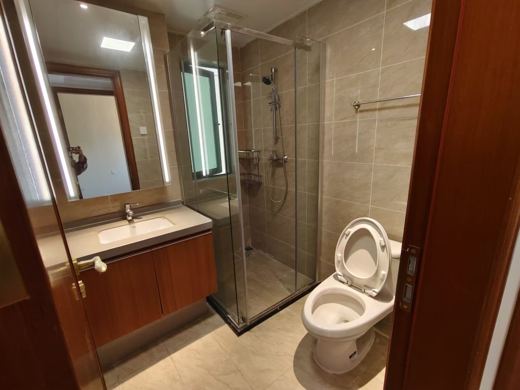 恒大绿洲 3室2厅2卫 2200.0元/月 恒大绿洲 3室2厅2卫 2200.0元/月室内图