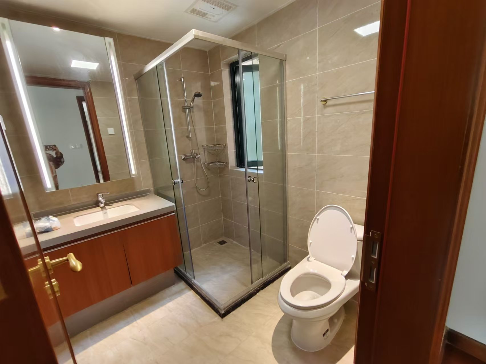 恒大绿洲 3室2厅2卫 2200.0元/月 恒大绿洲 3室2厅2卫 2200.0元/月室内图