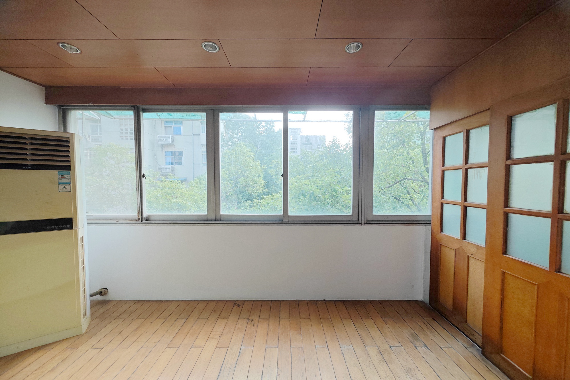 曙光南路78梨子山二网格（原苎麻小区）  2室2厅1卫   46.00万阳台