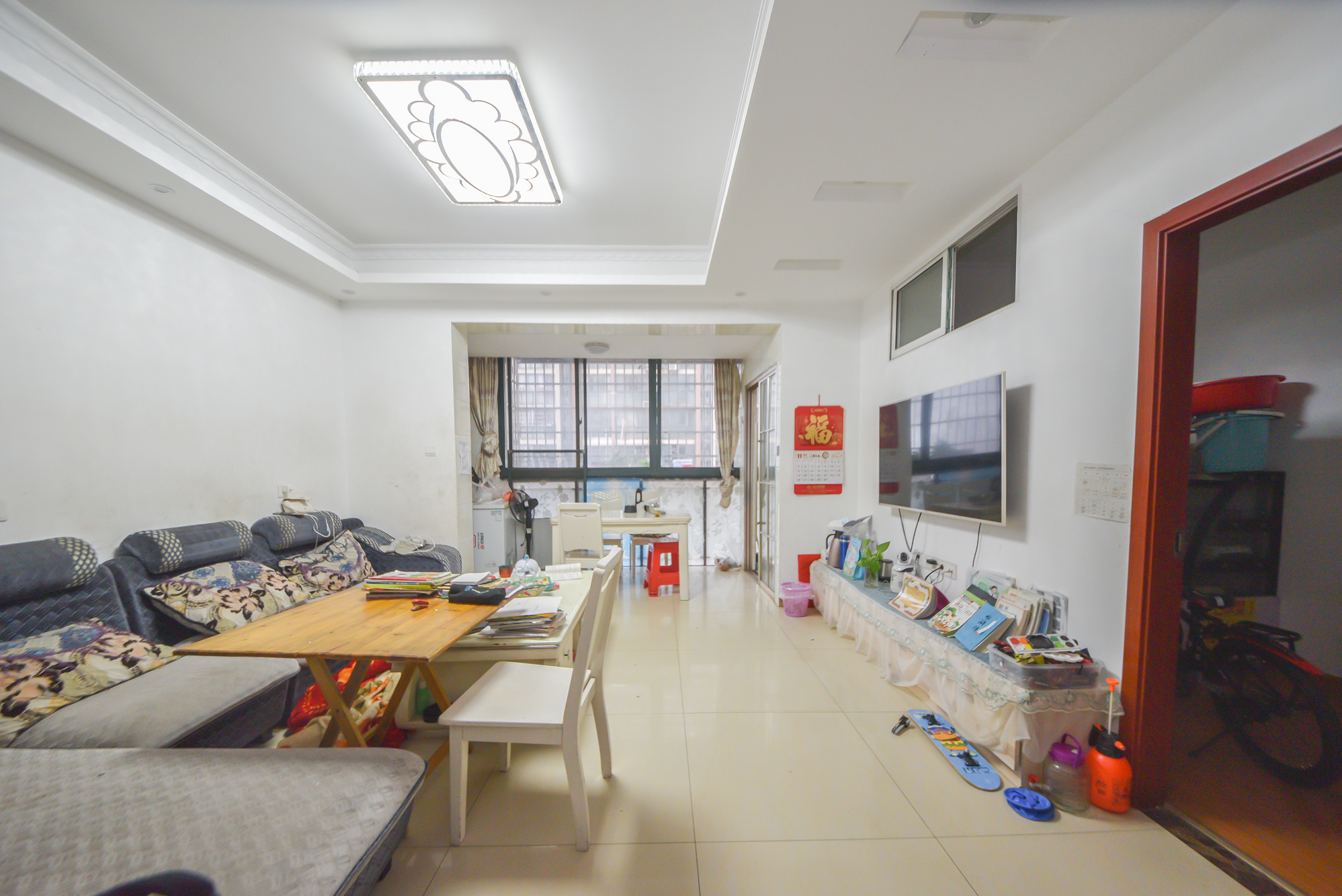 尊邸华庭  3室1厅2卫   85.00万客厅