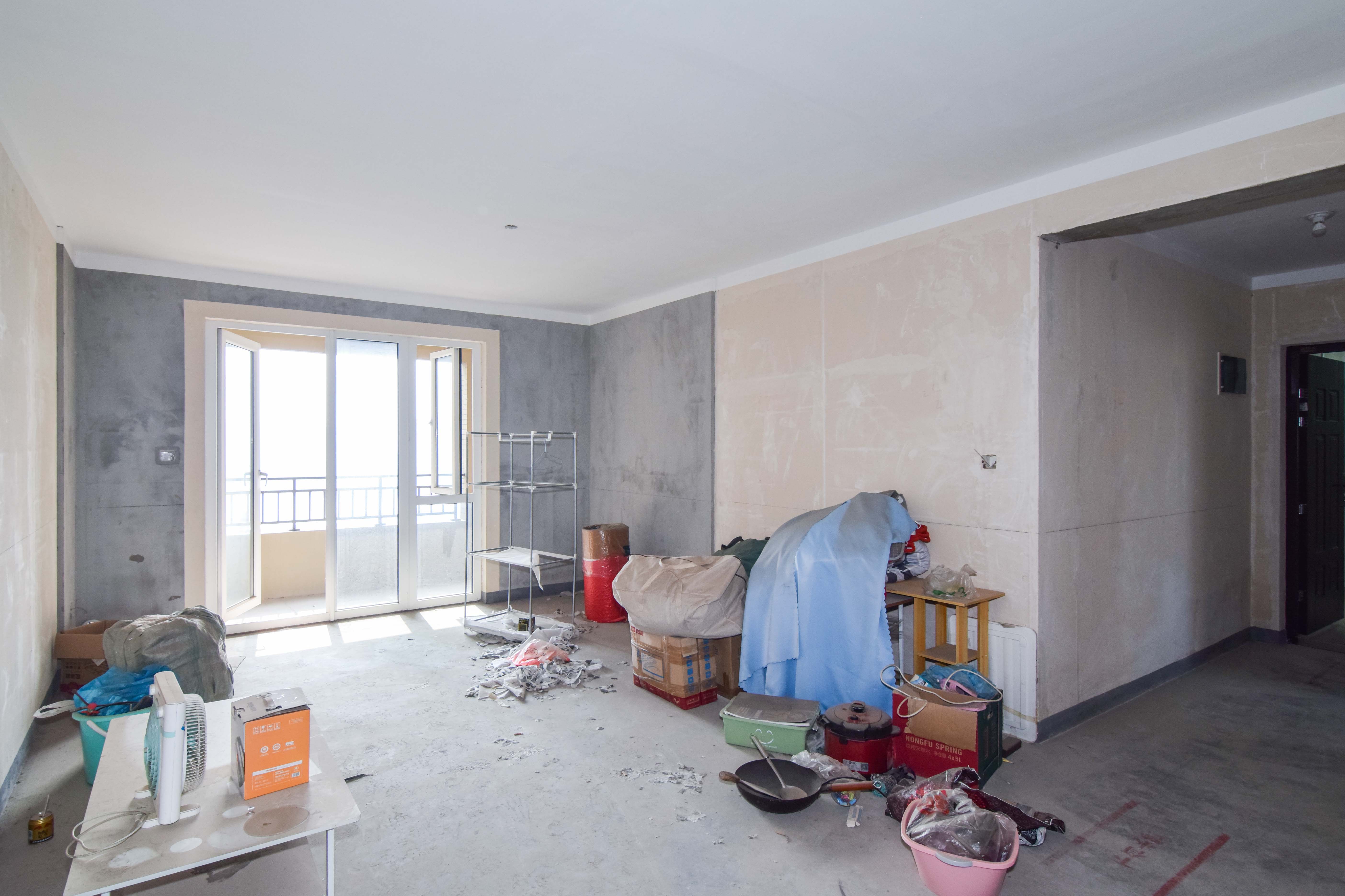 金地三千府(金地湖山樾、金地自在城)  3室2厅1卫   56.00万 金地三千府(金地湖山樾、金地自在城)  3室2厅1卫   56.00万客厅