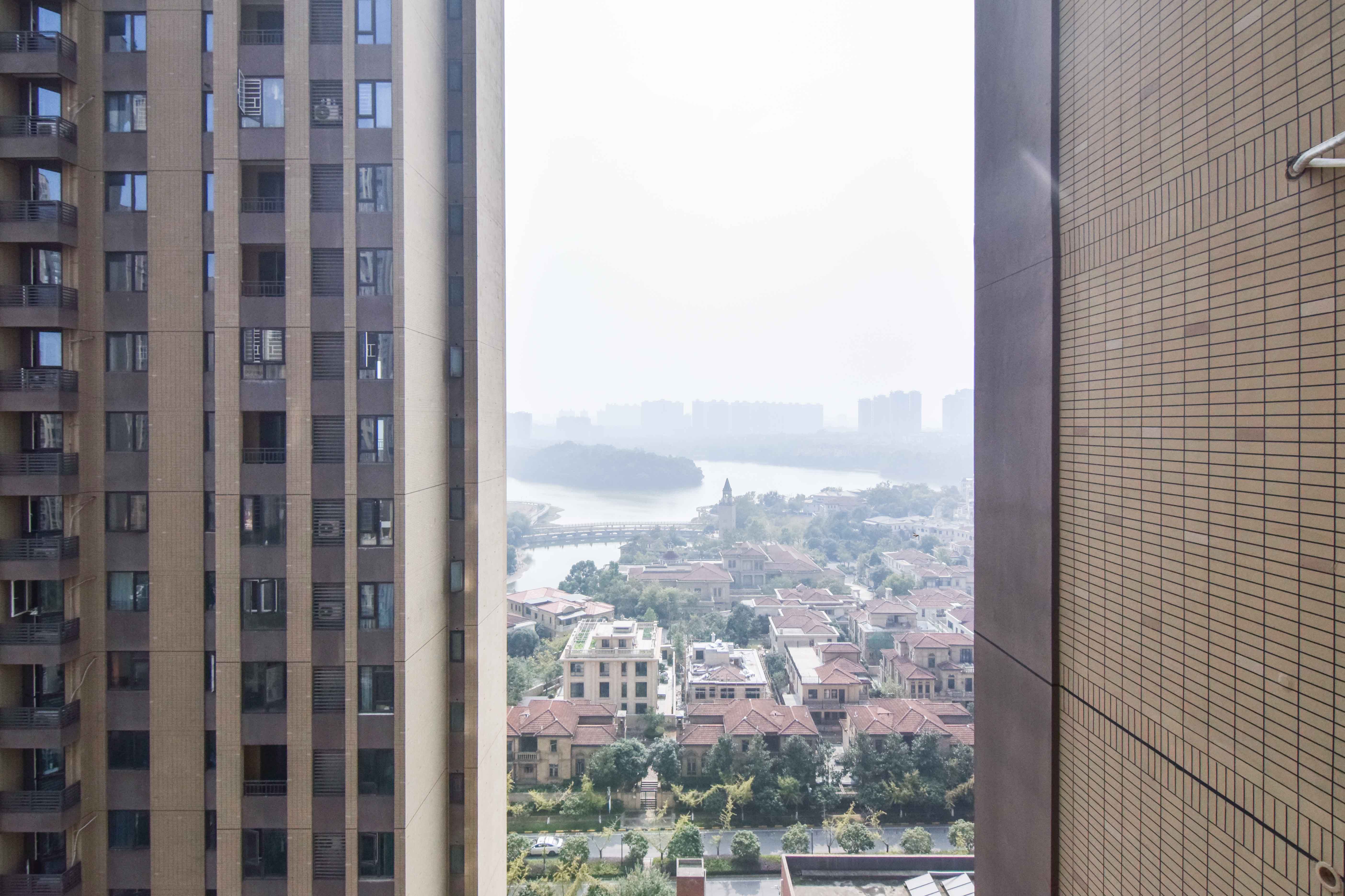 金地三千府(金地湖山樾、金地自在城)  3室2厅1卫   56.00万 金地三千府(金地湖山樾、金地自在城)  3室2厅1卫   56.00万阳台