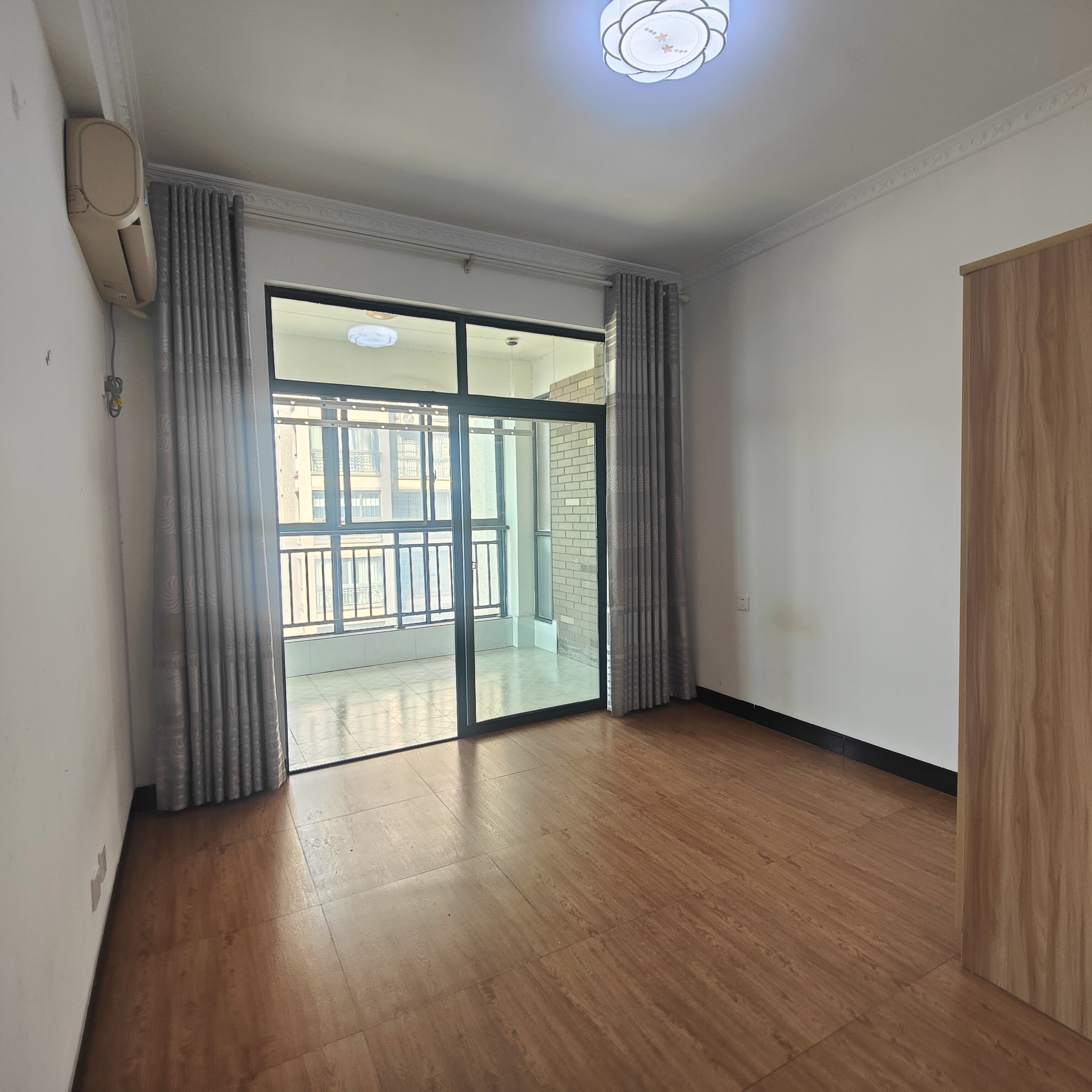 尚格名城香榭丽舍  3室2厅2卫    66.8万 尚格名城香榭丽舍  3室2厅2卫    66.8万室内图