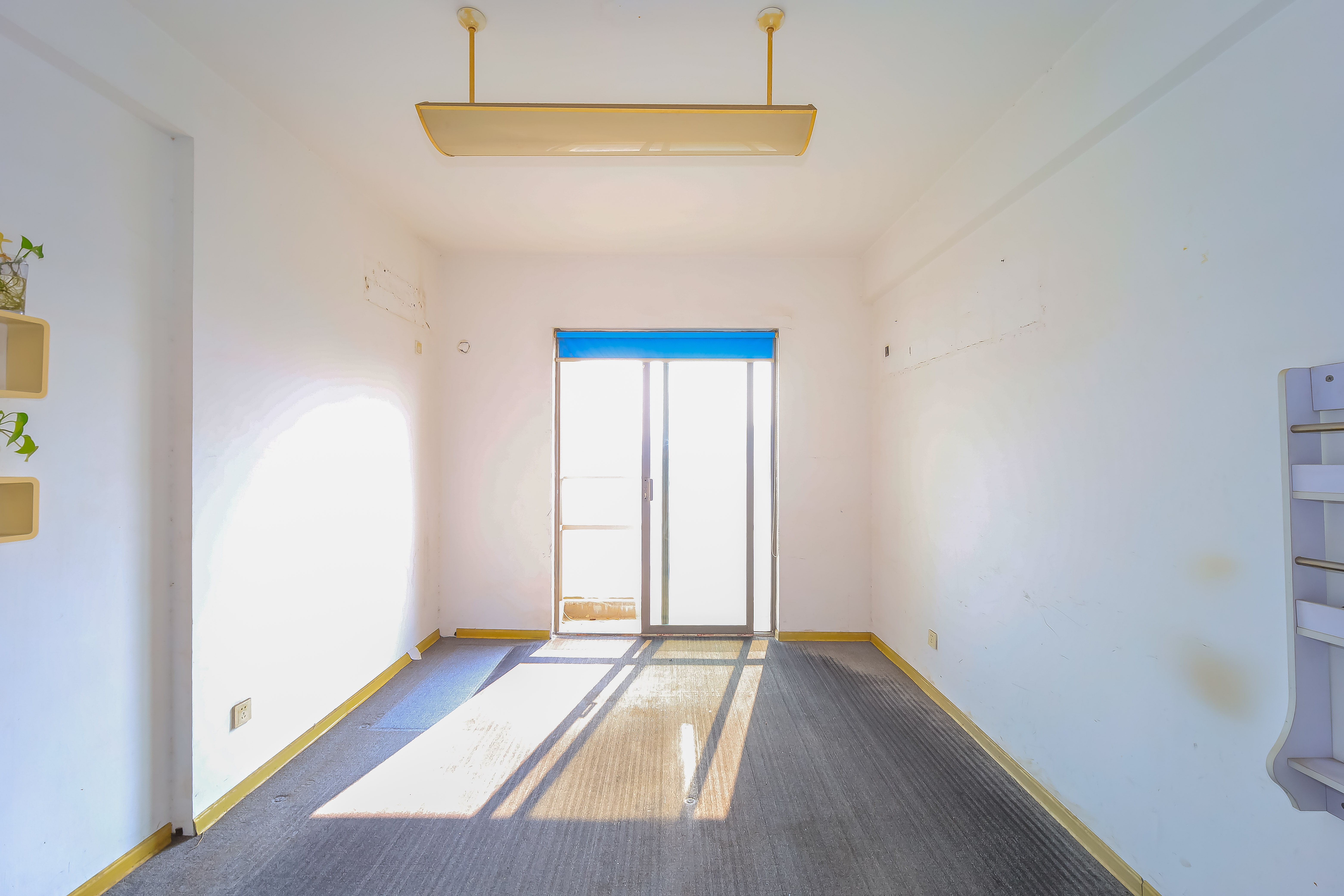 建鸿达华都（华都小户型及大华写字楼）  4室2厅2卫   355.00万卧室