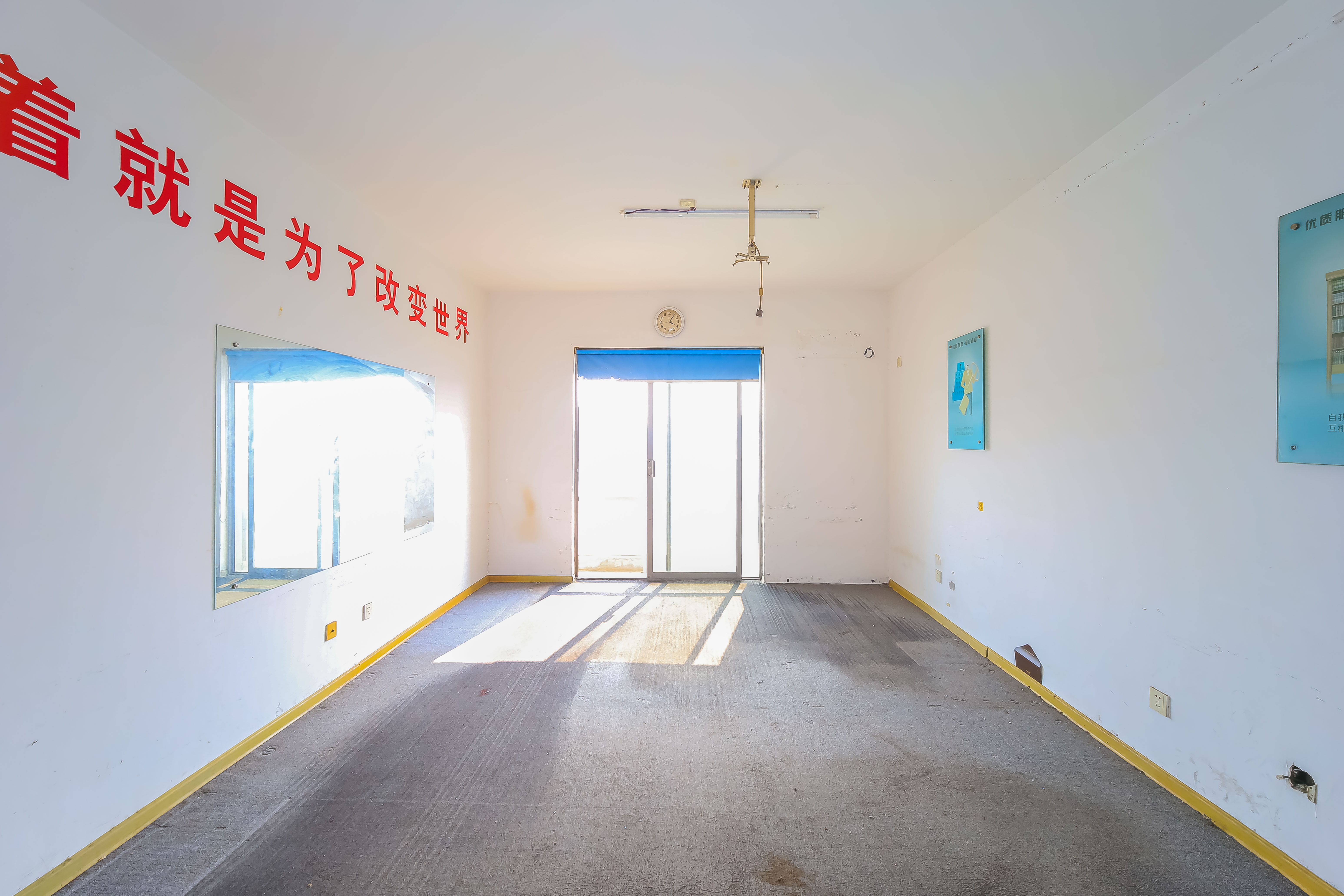 建鸿达华都（华都小户型及大华写字楼）  4室2厅2卫   355.00万卧室