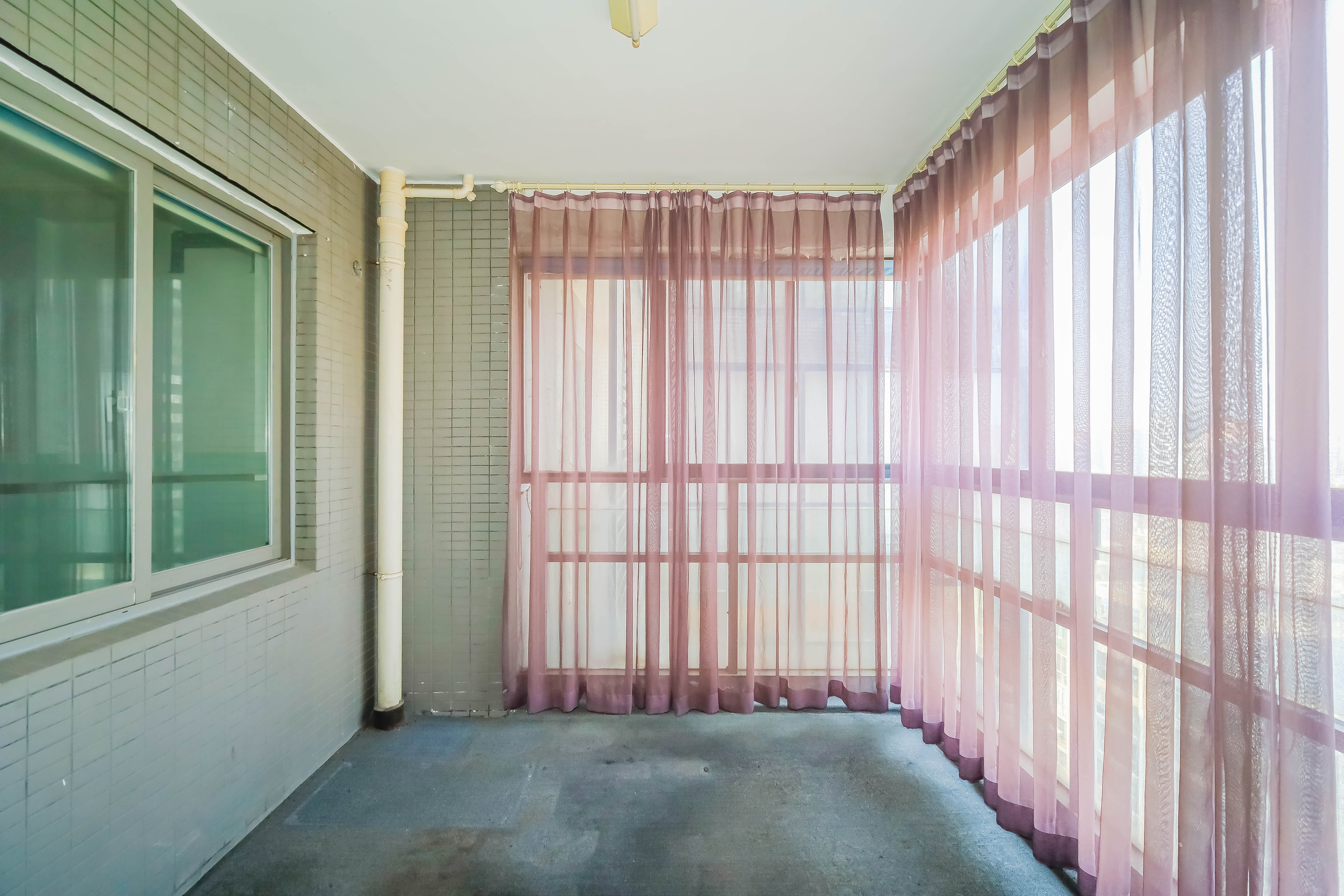 建鸿达华都（华都小户型及大华写字楼）  4室2厅2卫   355.00万阳台