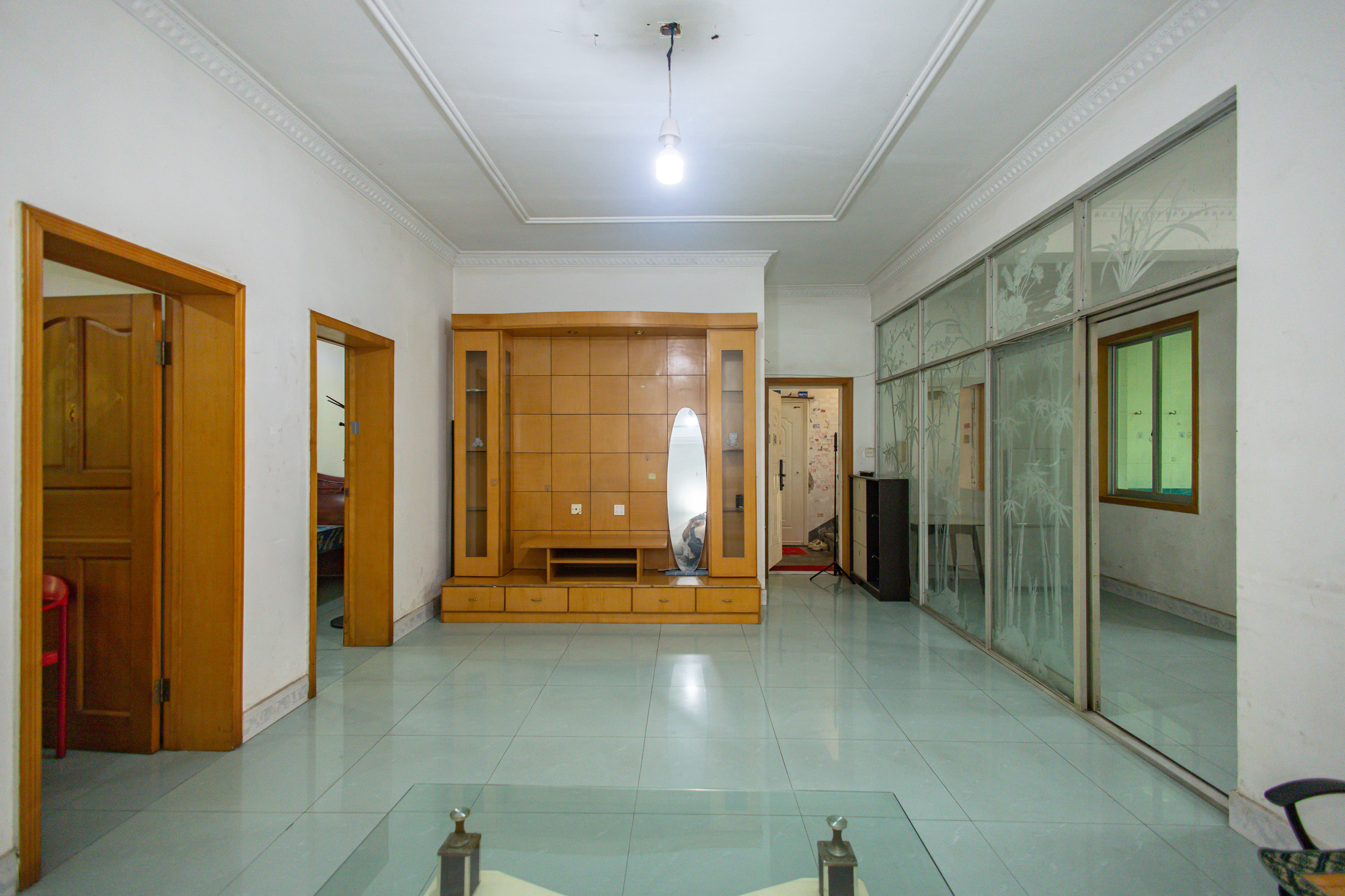 中南汽车世界  3室2厅1卫    33.8万 中南汽车世界  3室2厅1卫    33.8万客厅