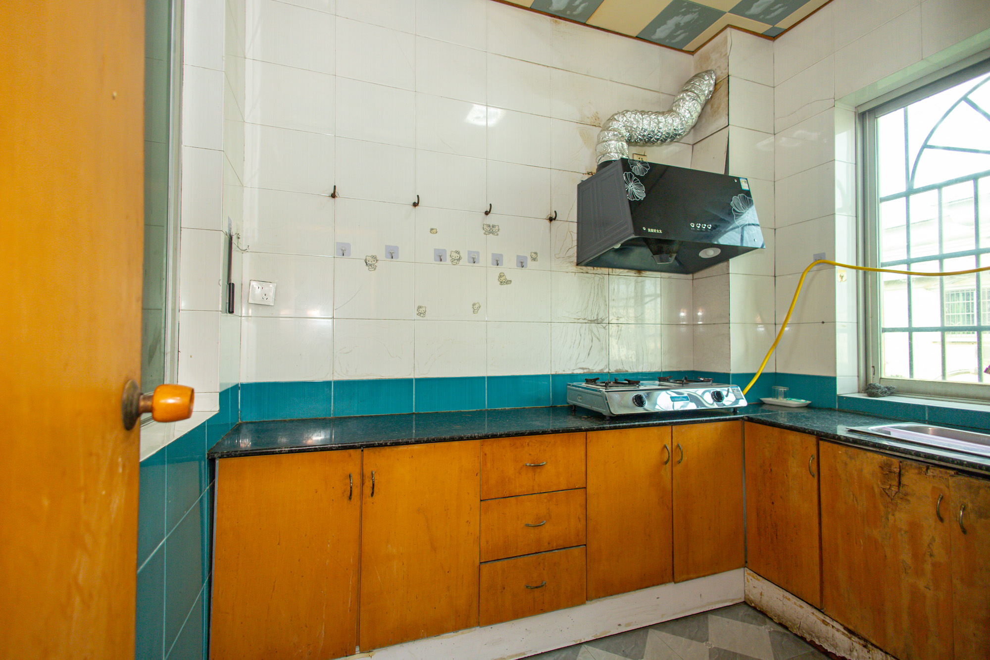 中南汽车世界  3室2厅1卫    33.8万 中南汽车世界  3室2厅1卫    33.8万厨房