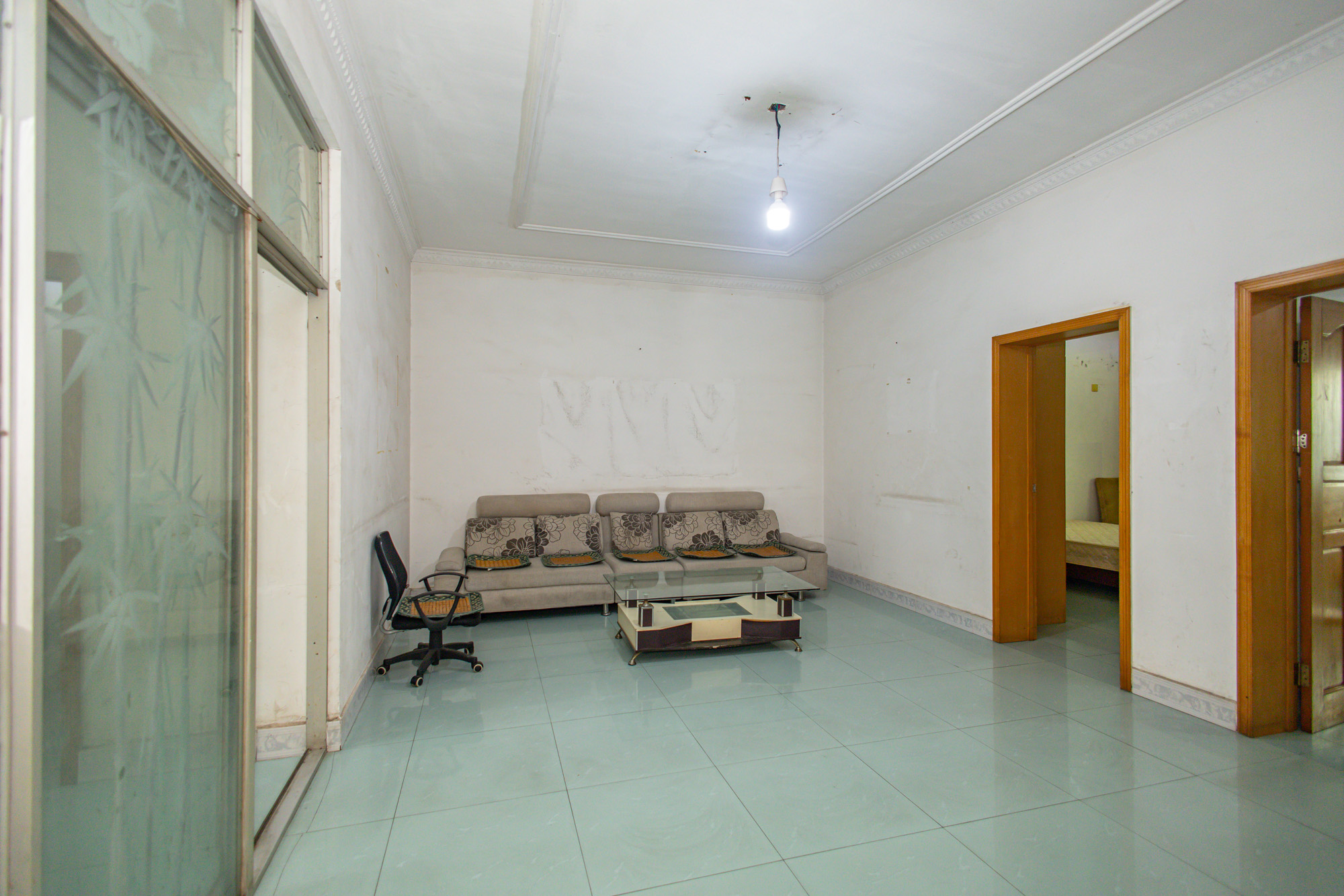 中南汽车世界  3室2厅1卫    33.8万 中南汽车世界  3室2厅1卫    33.8万客厅