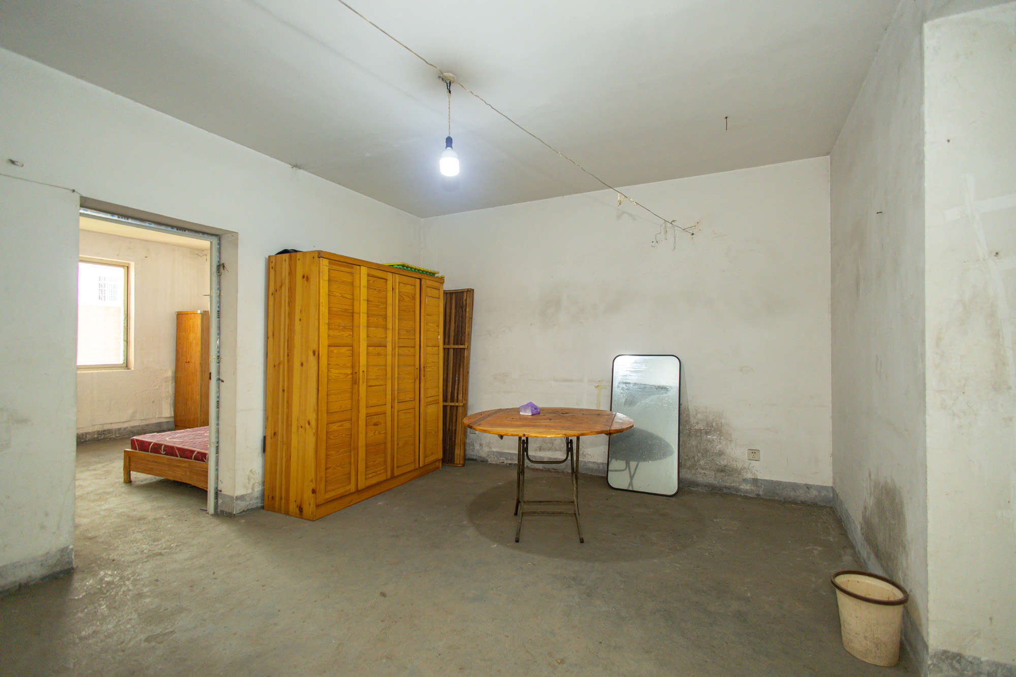 中南汽车世界  2室2厅1卫    24.8万 中南汽车世界  2室2厅1卫    24.8万客厅