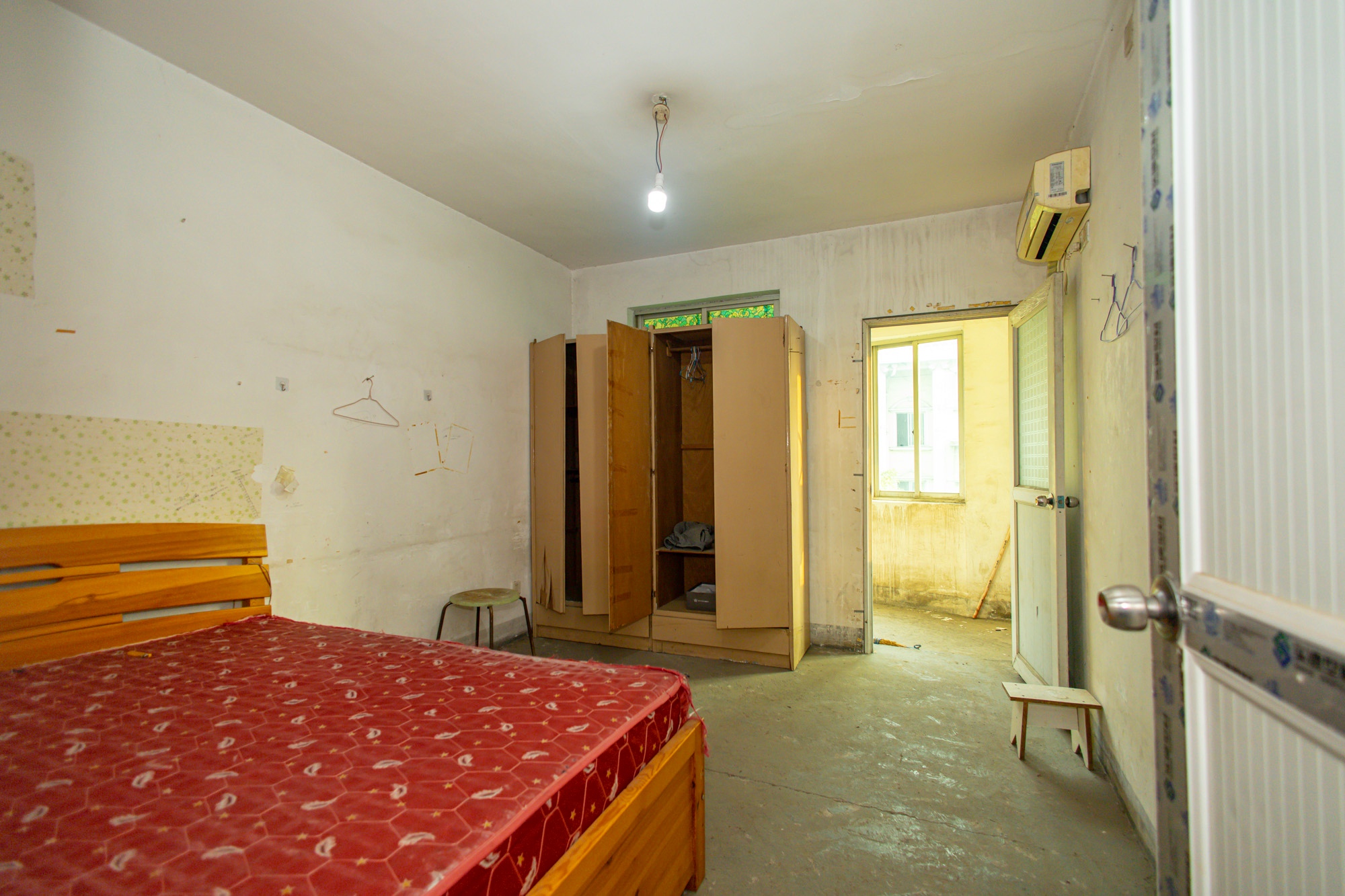 中南汽车世界  2室2厅1卫    24.8万 中南汽车世界  2室2厅1卫    24.8万卧室