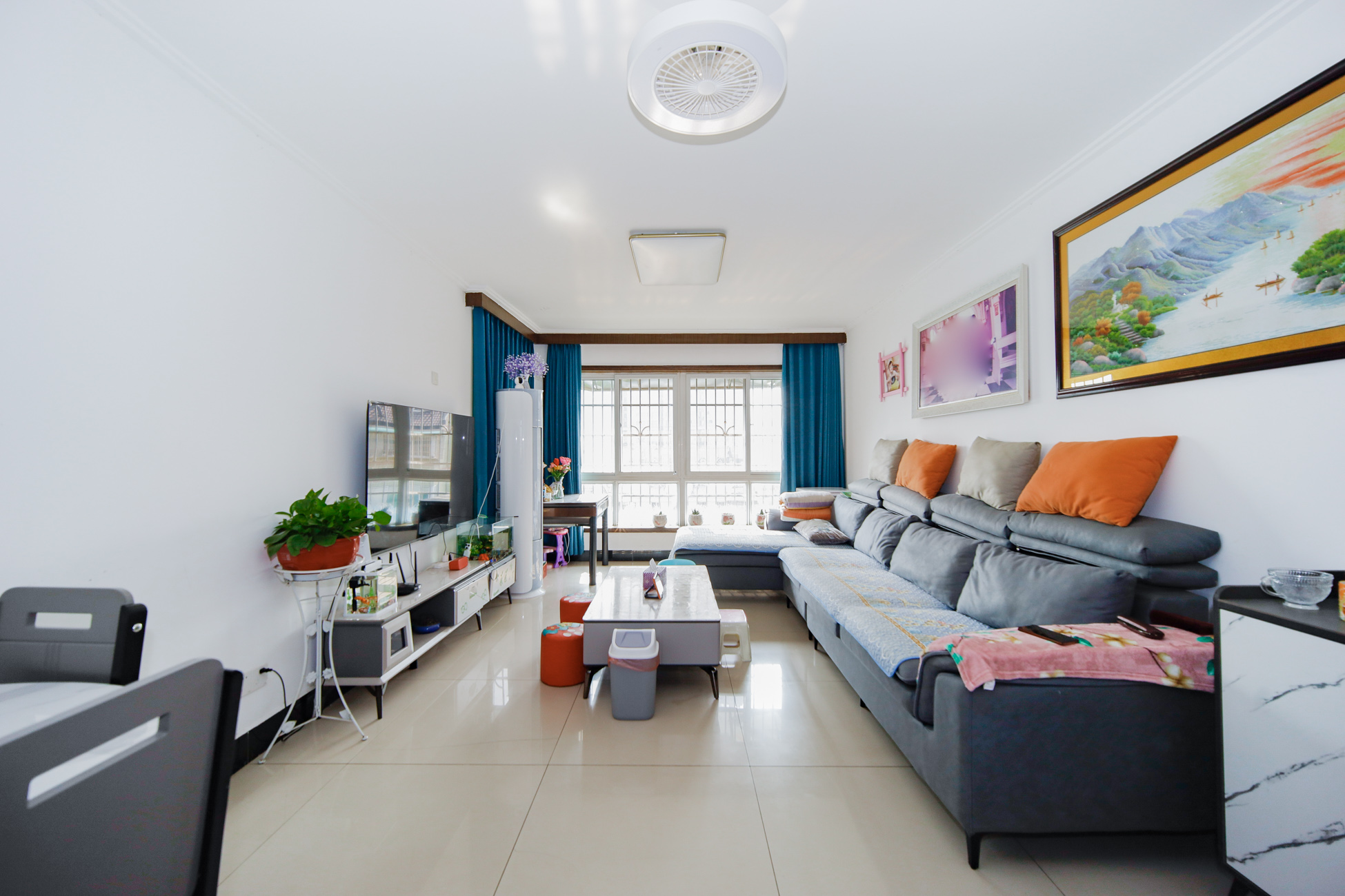 德馨园 4室2厅2卫 59.8万 德馨园 4室2厅2卫 59.8万客厅