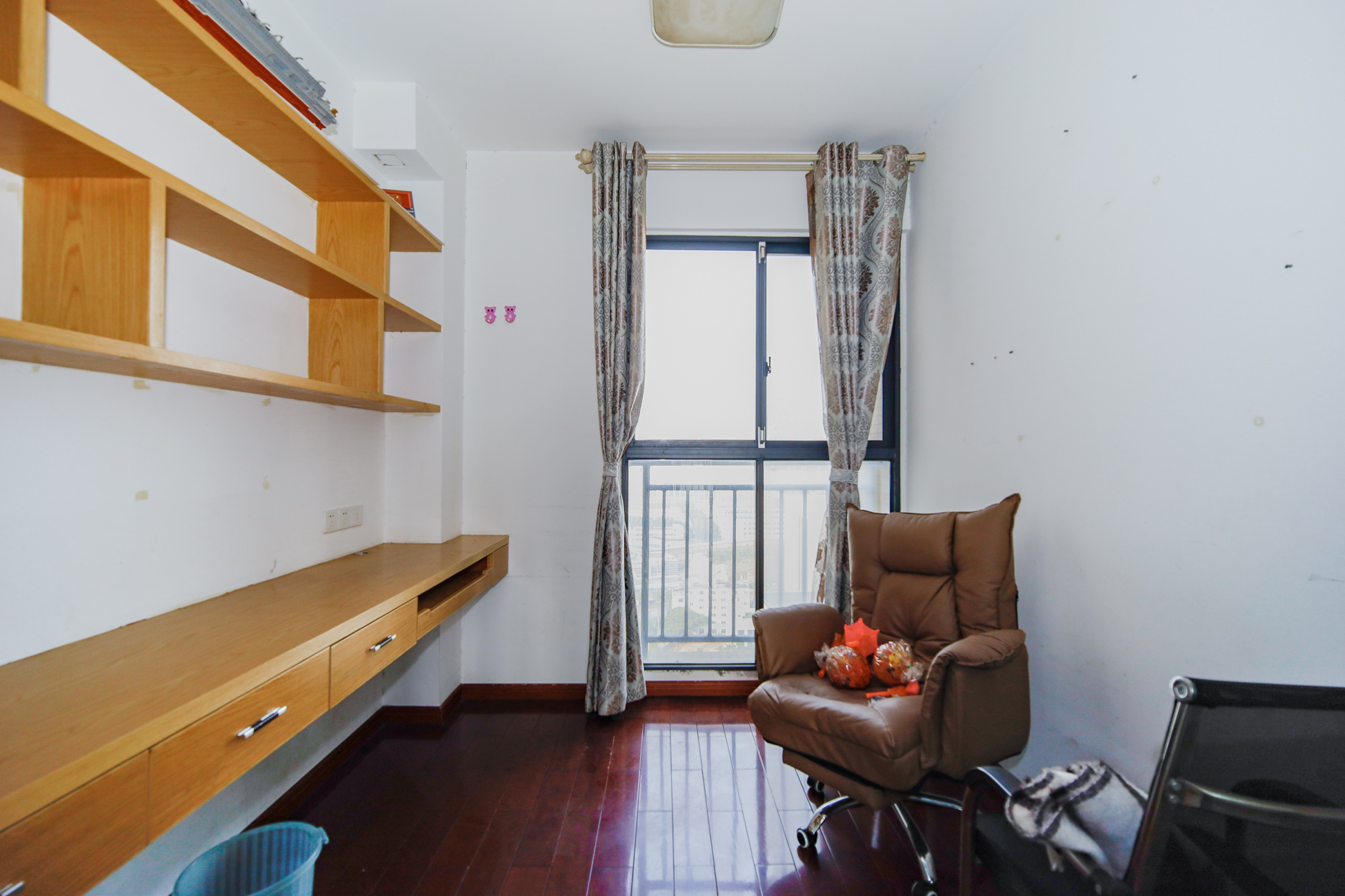 园康星都荟 3室2厅1卫 90.0万 园康星都荟 3室2厅1卫 90.0万卧室