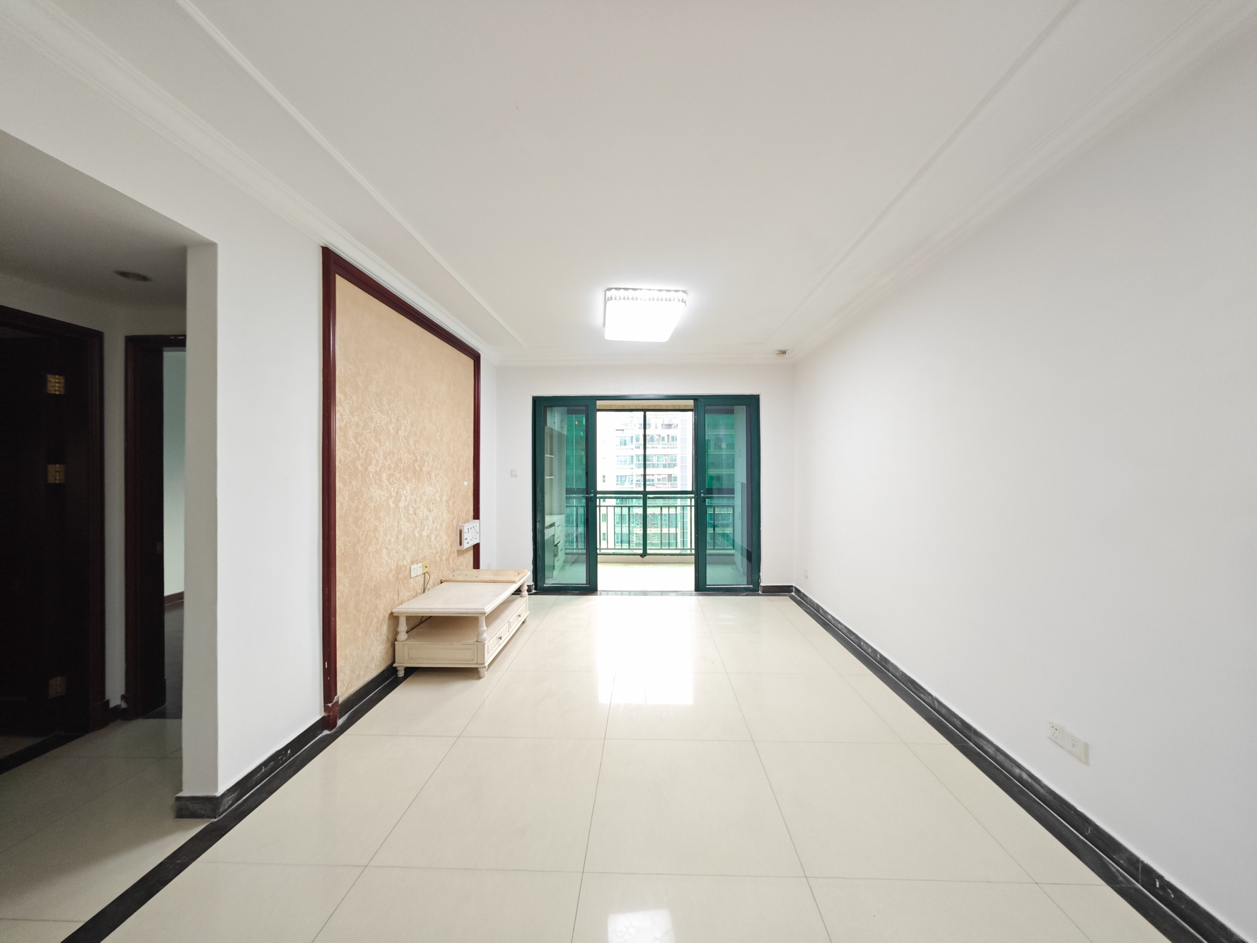 恒大城  2室2厅1卫    63.0万 恒大城  2室2厅1卫    63.0万客厅