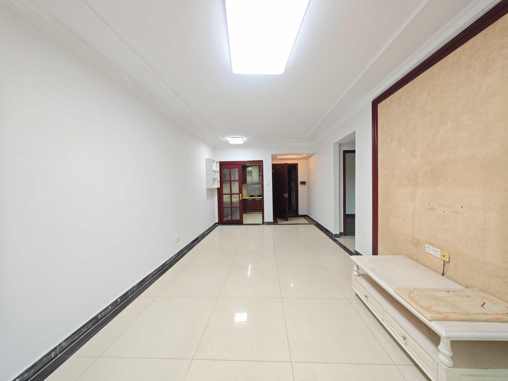 恒大城  2室2厅1卫    63.0万 恒大城  2室2厅1卫    63.0万客厅