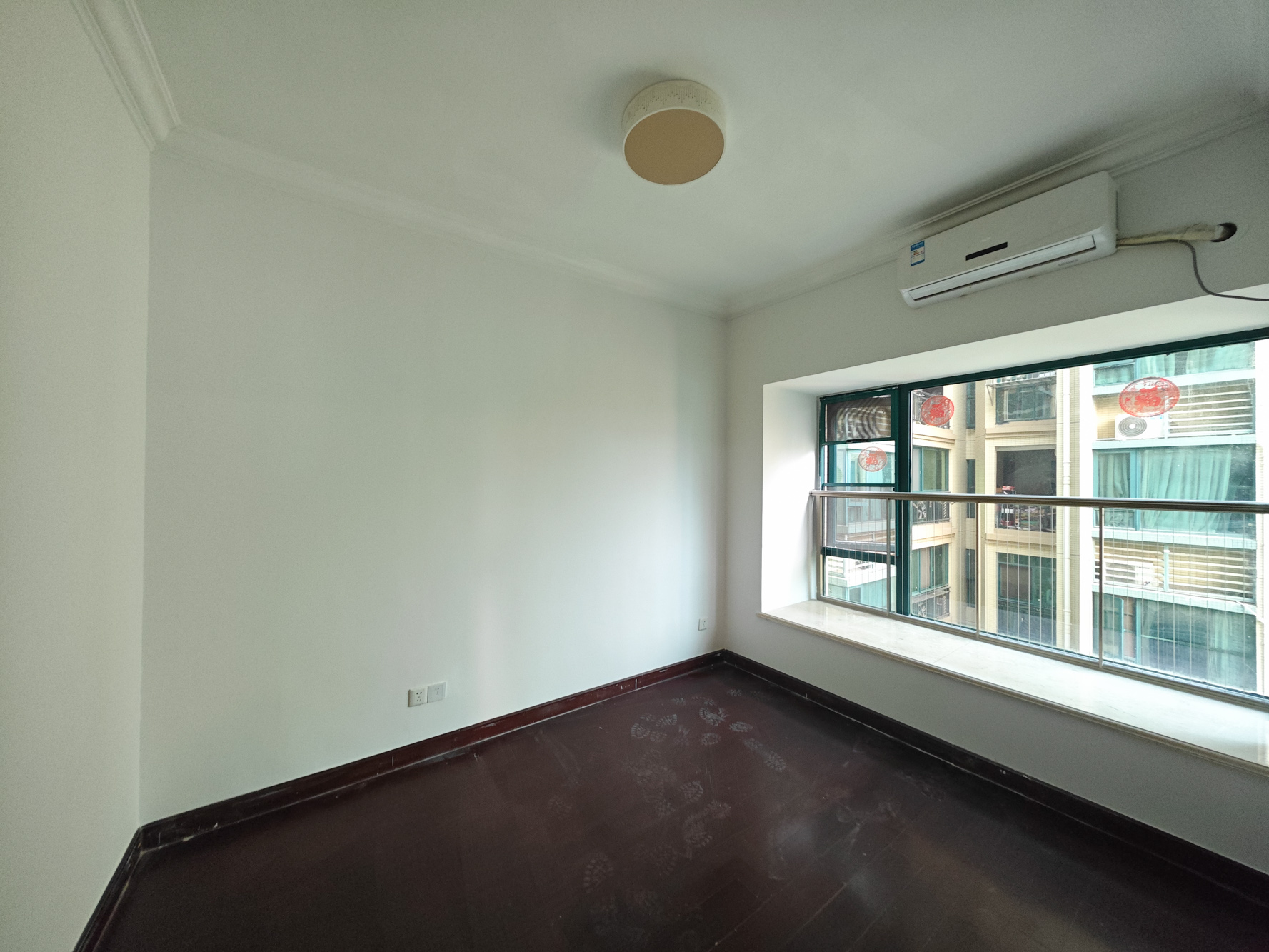 恒大城  2室2厅1卫    63.0万 恒大城  2室2厅1卫    63.0万卧室