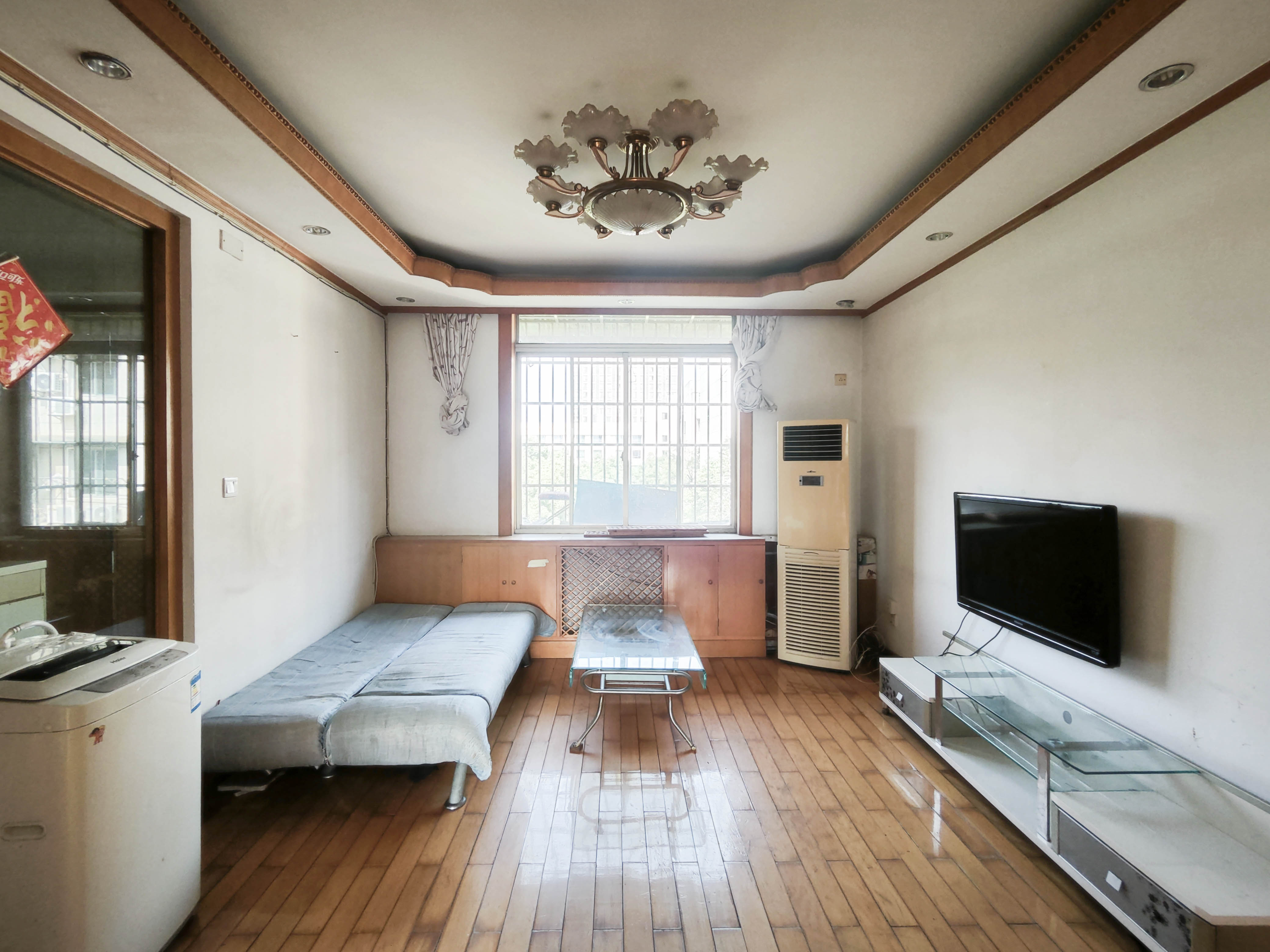 中建五局信和苑一区  3室2厅1卫   46.80万客厅