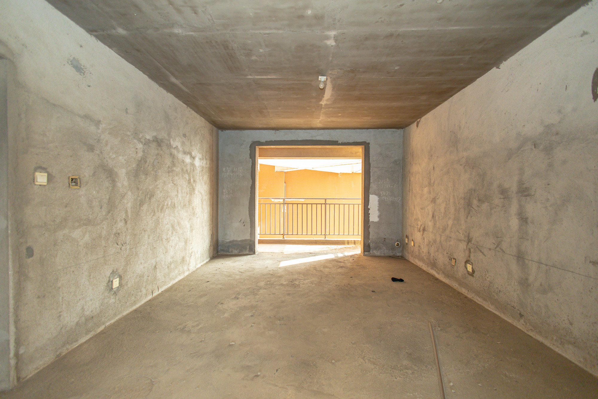 长永佳苑  3室2厅1卫    56.8万 长永佳苑  3室2厅1卫    56.8万客厅