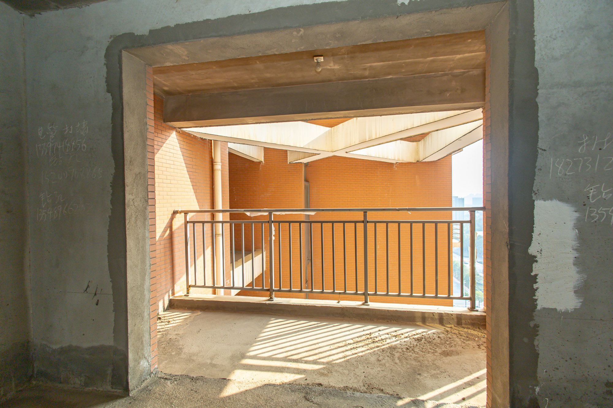 长永佳苑  3室2厅1卫    56.8万 长永佳苑  3室2厅1卫    56.8万阳台