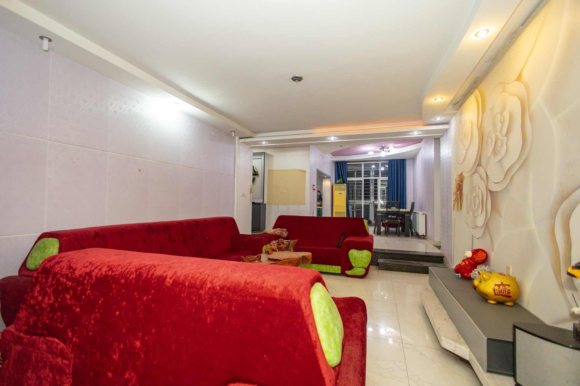 山水人家一二期 4室2厅2卫 95.0万 山水人家一二期 4室2厅2卫 95.0万客厅