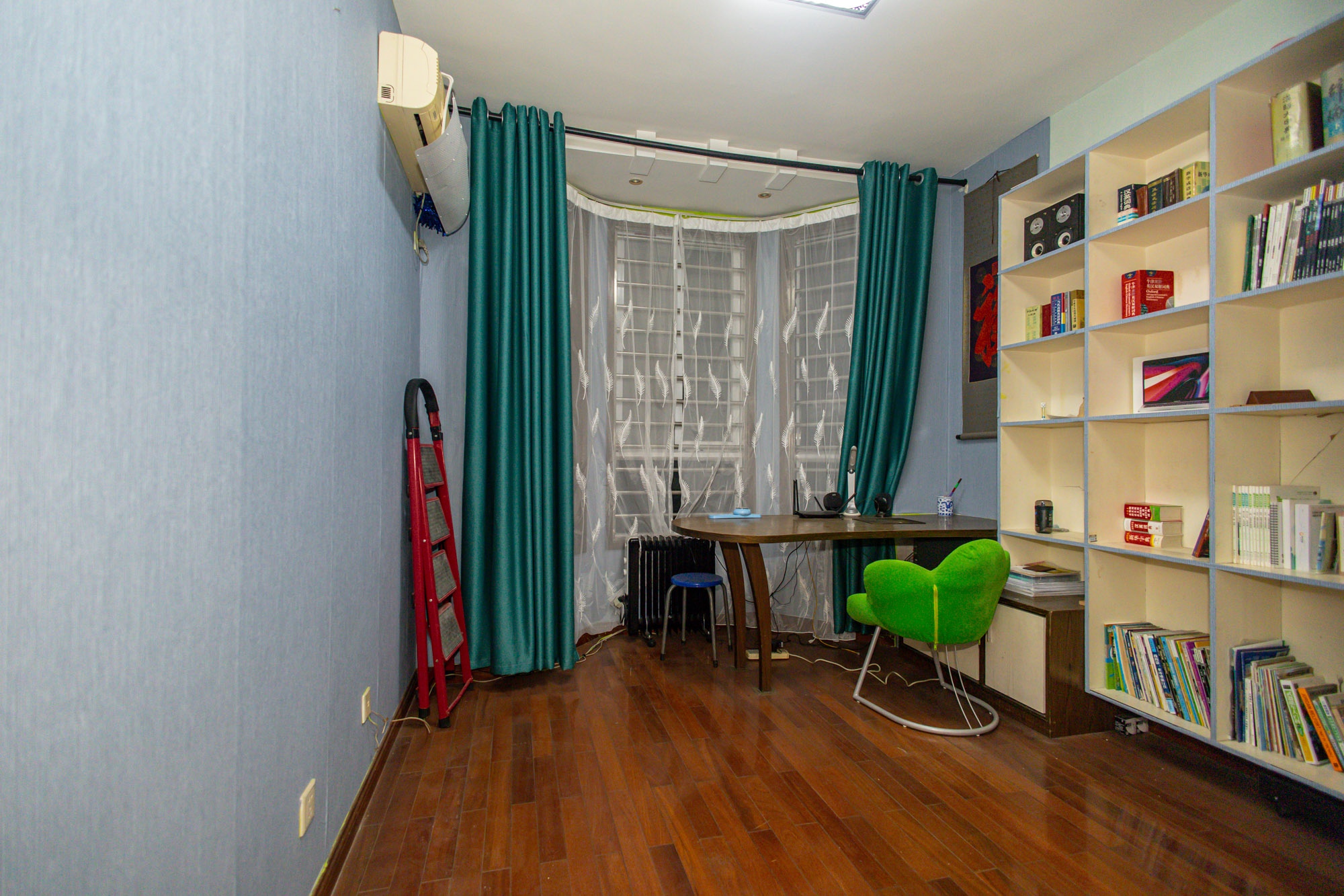 山水人家一二期 4室2厅2卫 95.0万 山水人家一二期 4室2厅2卫 95.0万卧室