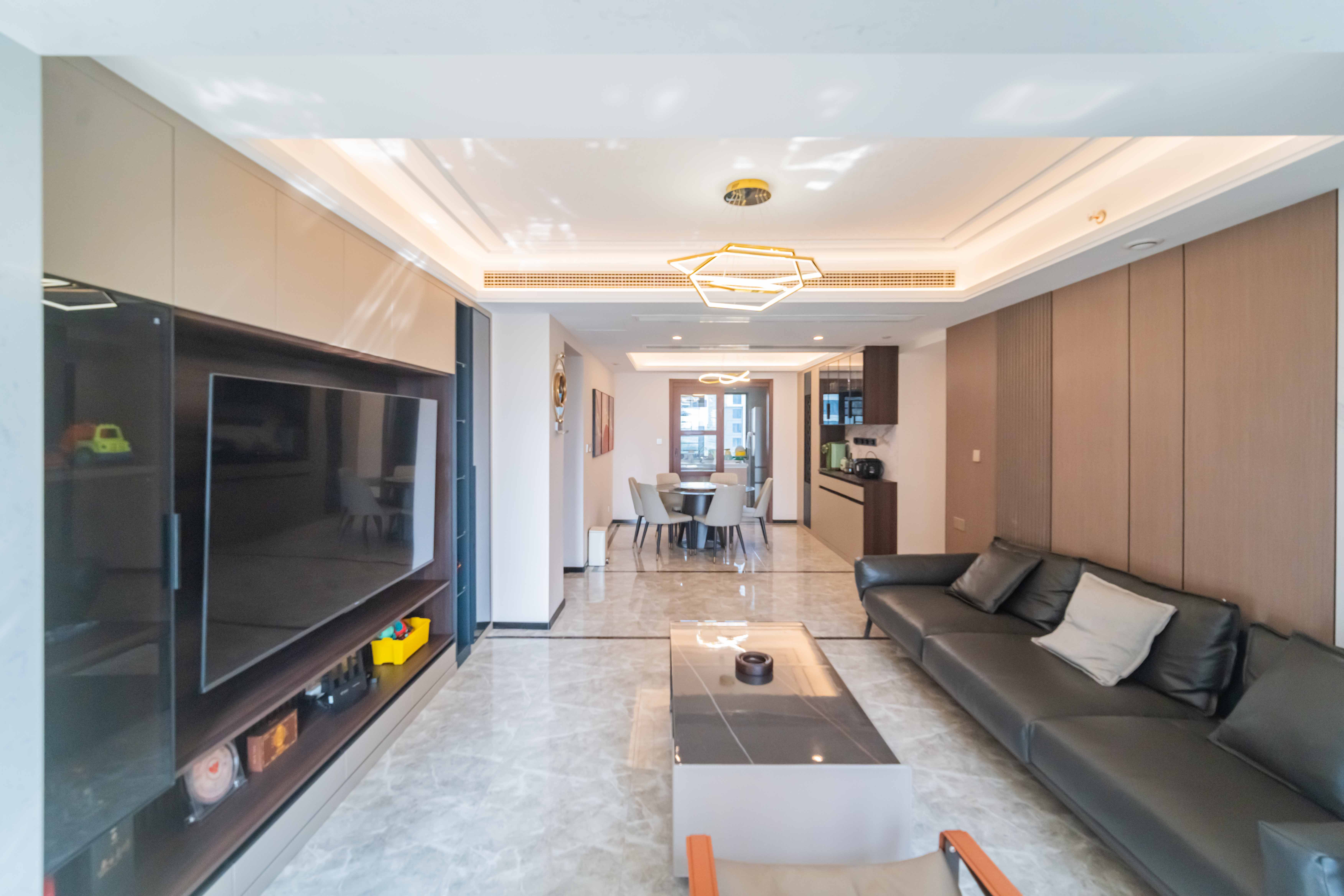 绿地长沙城际空间站(绿地新里佳苑) 5室2厅2卫 238.0万 绿地长沙城际空间站(绿地新里佳苑) 5室2厅2卫 238.0万客厅