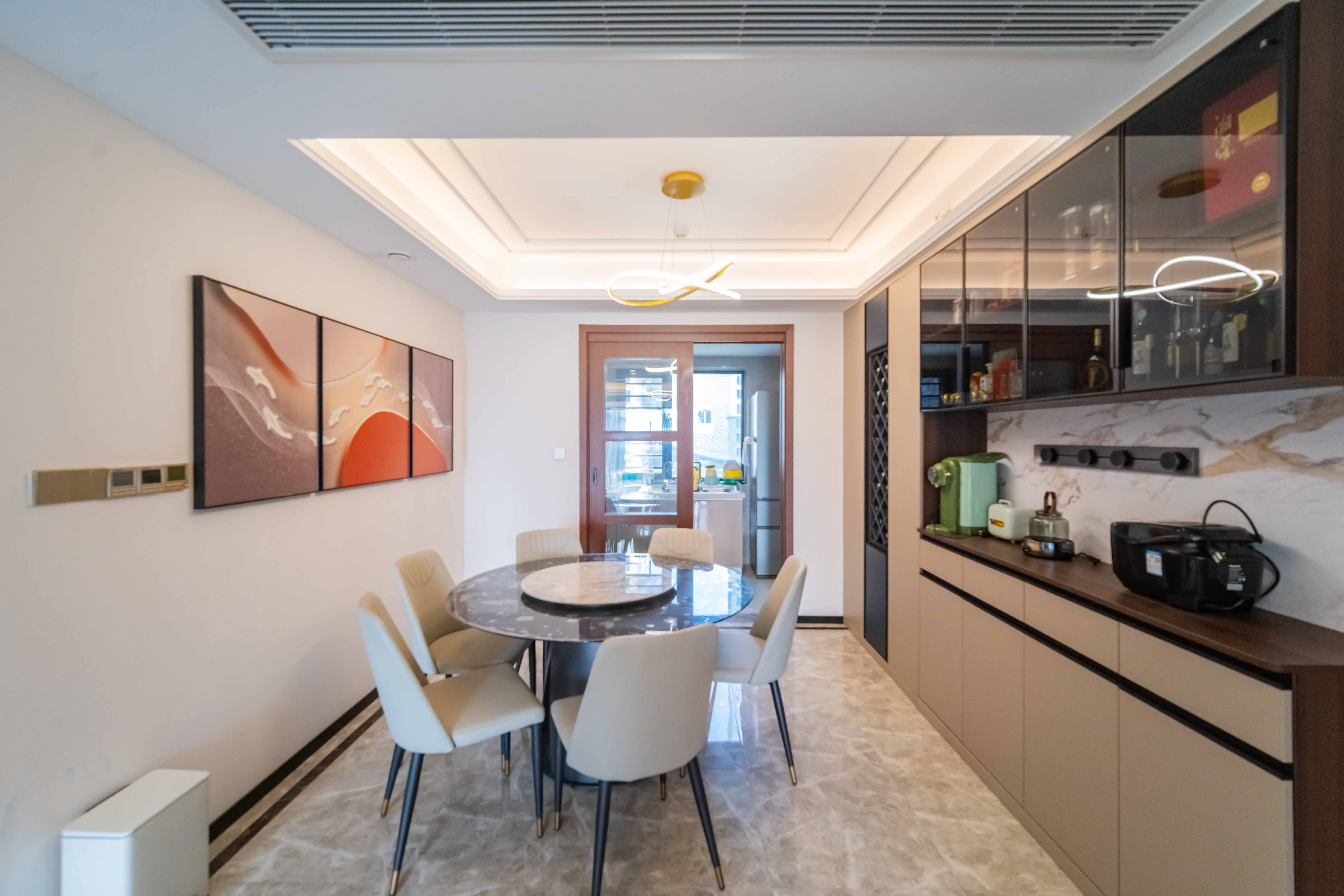 绿地长沙城际空间站(绿地新里佳苑) 5室2厅2卫 238.0万 绿地长沙城际空间站(绿地新里佳苑) 5室2厅2卫 238.0万客厅