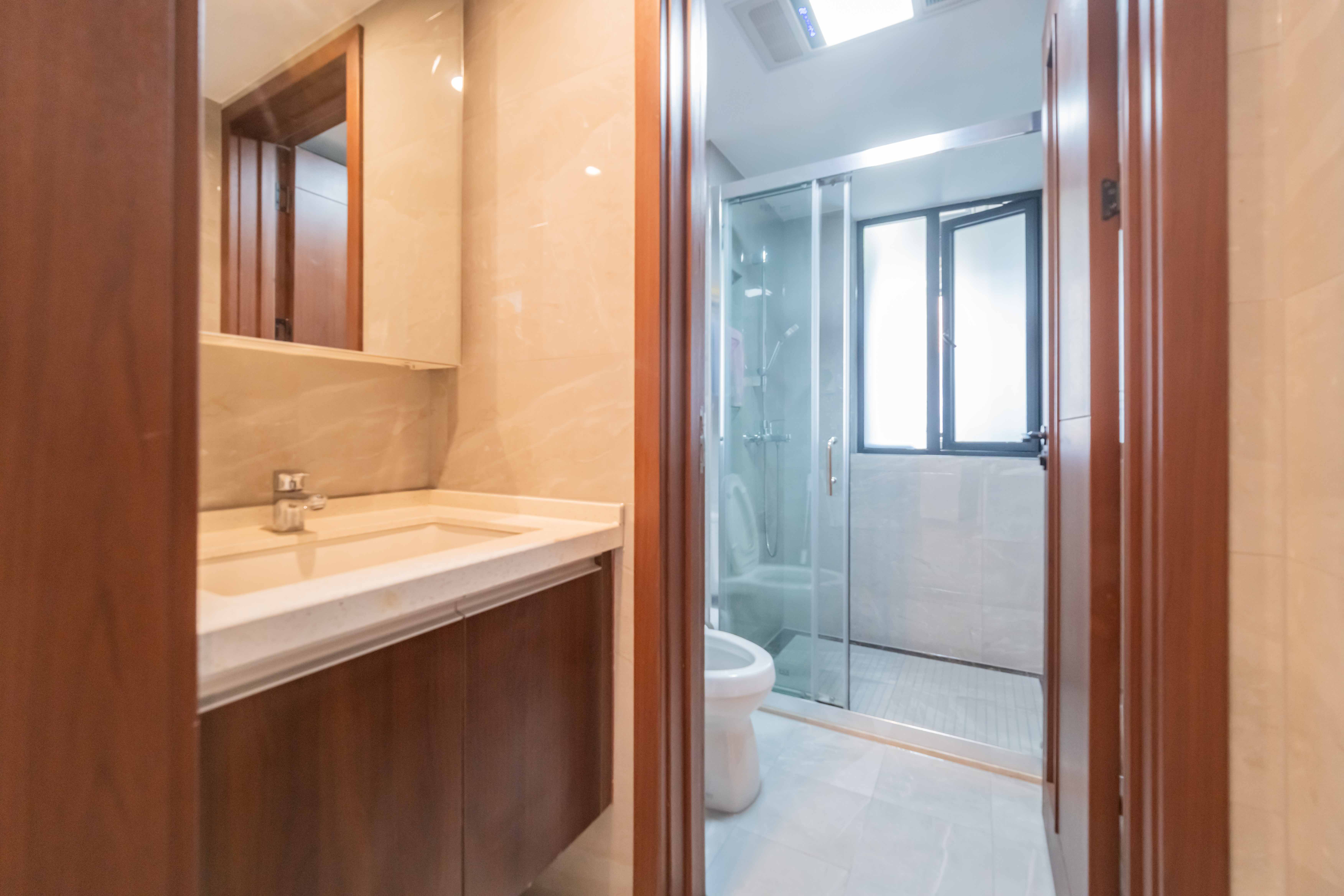 绿地长沙城际空间站(绿地新里佳苑) 5室2厅2卫 238.0万 绿地长沙城际空间站(绿地新里佳苑) 5室2厅2卫 238.0万卫生间