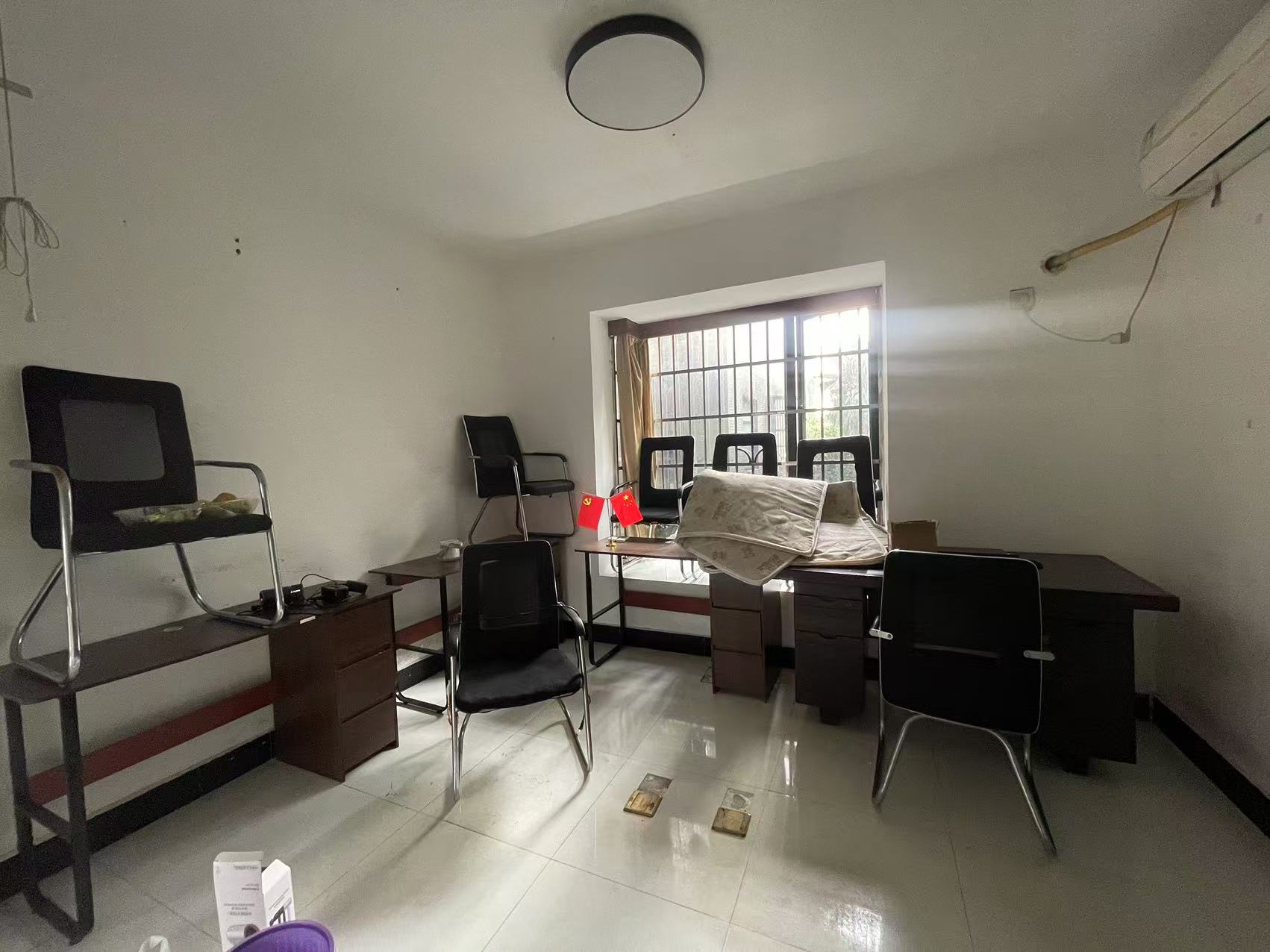 湘诚嘉园  4室2厅2卫    2500.0元/月 湘诚嘉园  4室2厅2卫    2500.0元/月室内图